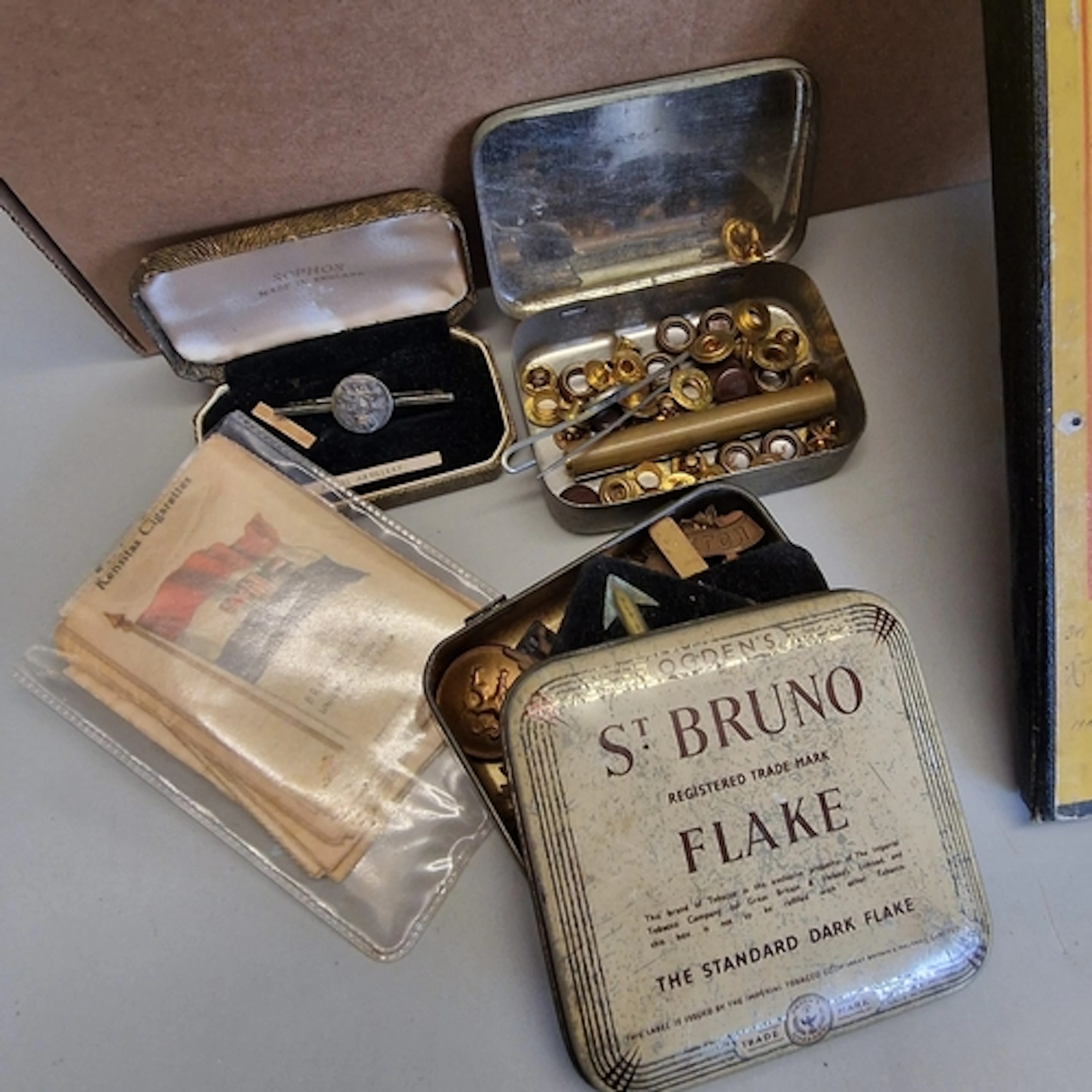 Box of militaria and collectables, including British, Common...