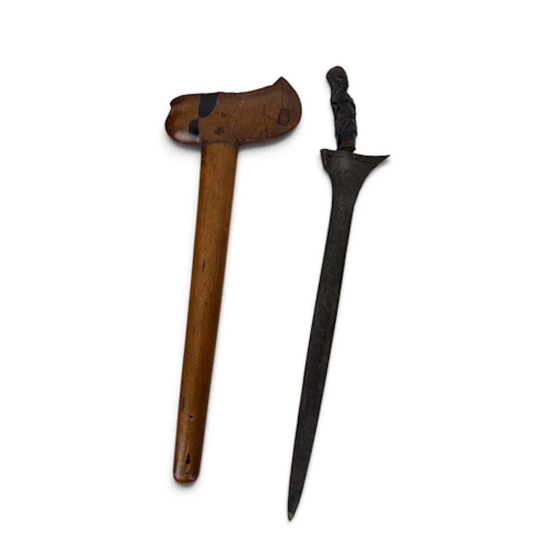 AN 18TH C/ 19TH C MALAY KRIS SWORD WITH PELET WOOD SCABBARD ...
