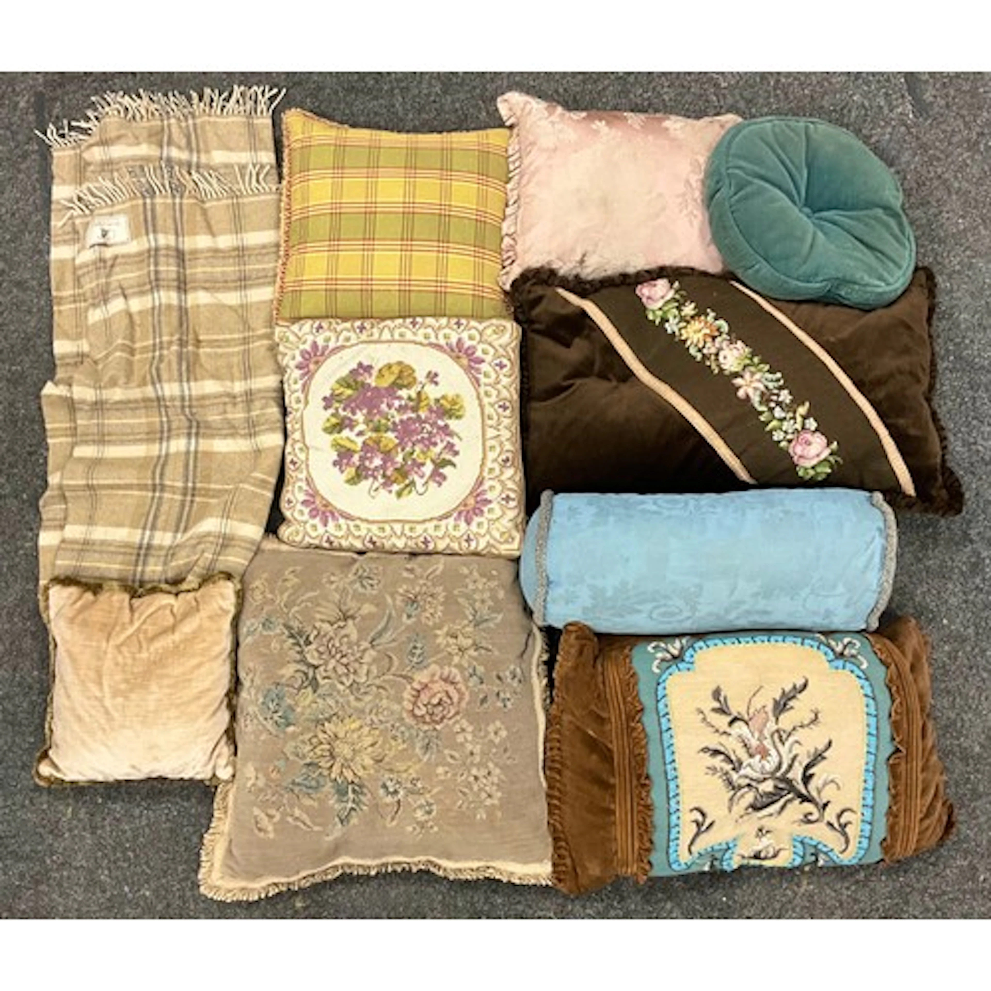 Interior design - a collection country house style cushions,...