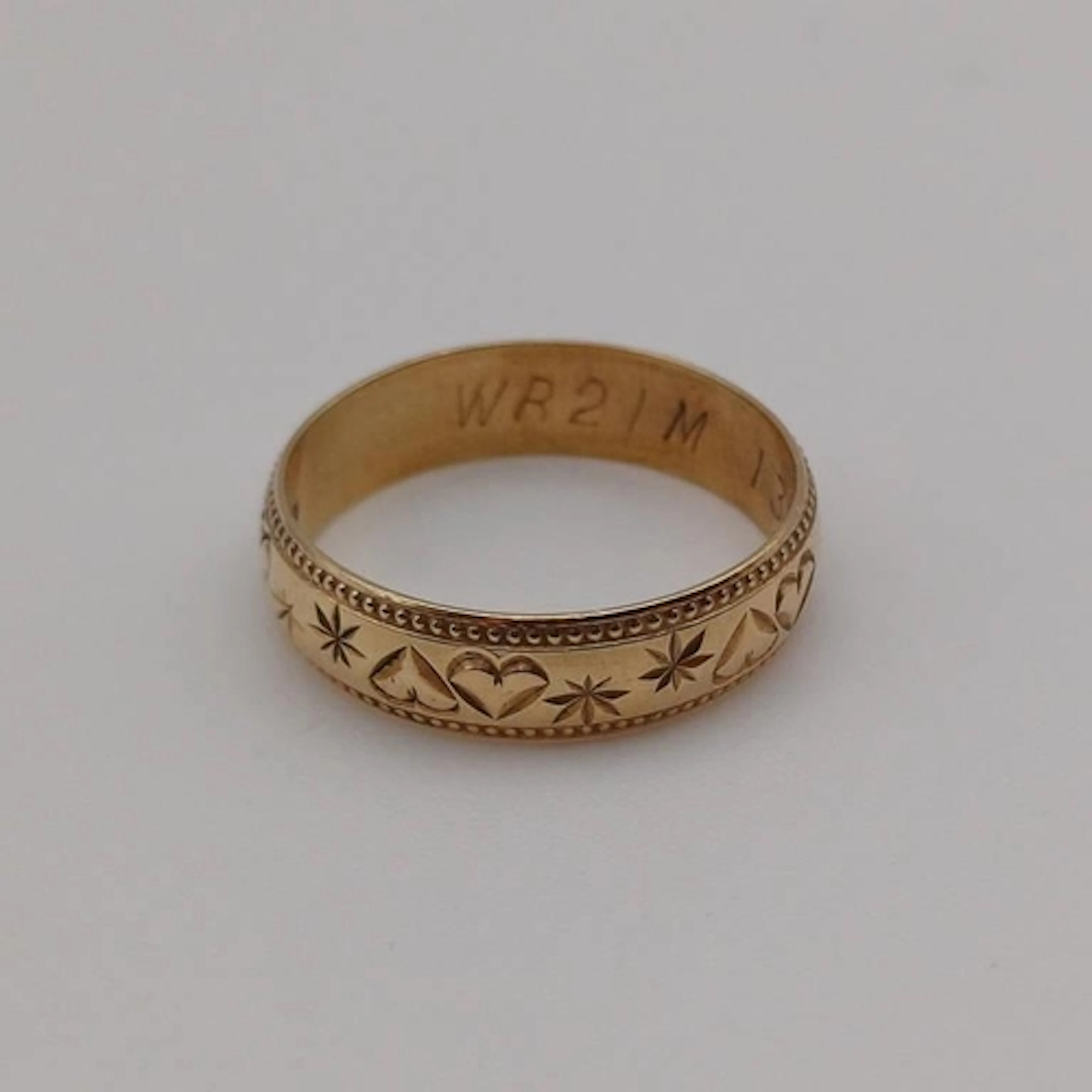 9CT GOLD WEDDING BAND - 2.6G, RING SIZE N