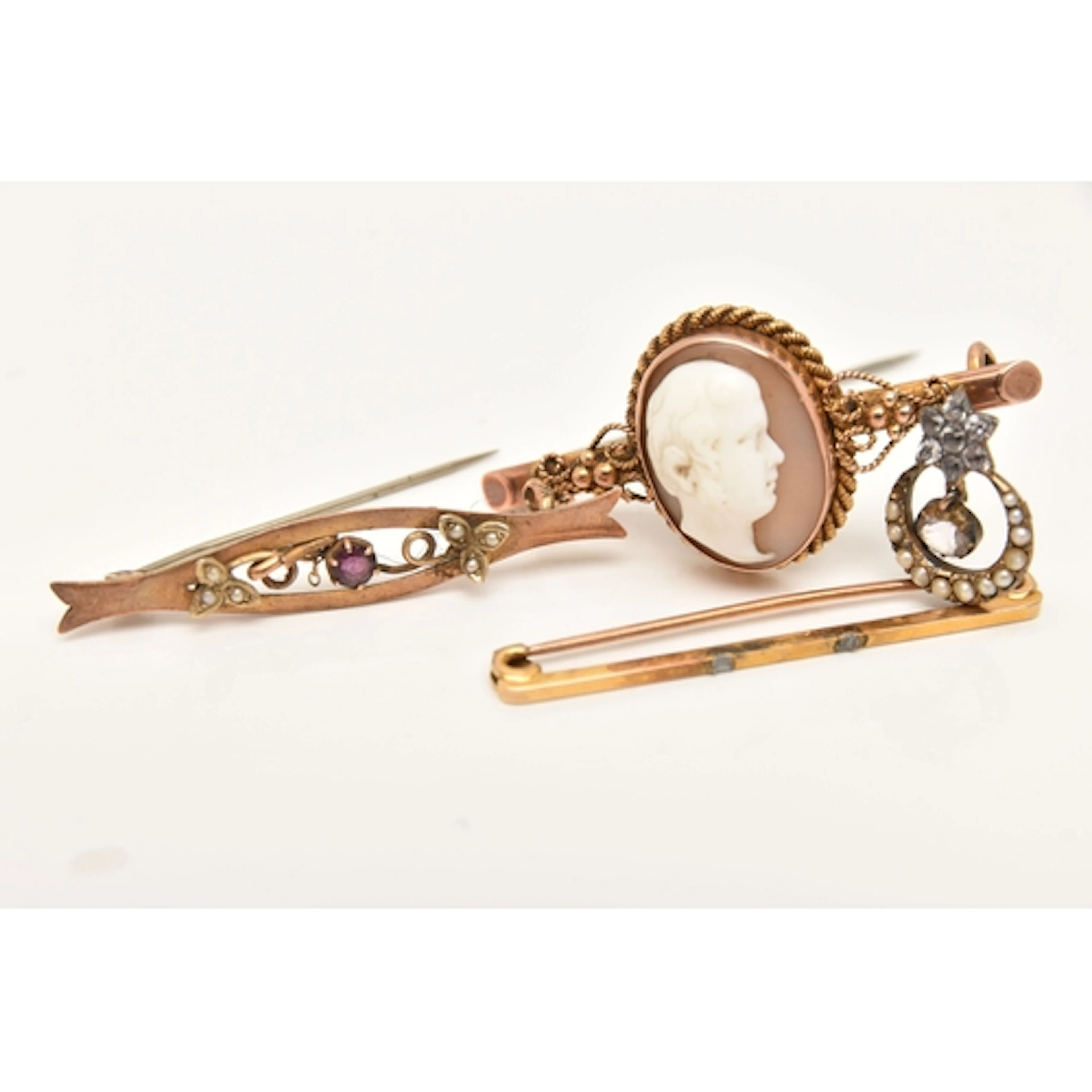 A COLLECTION OF THREE ANTIQUE GOLD BROOCHES, to include a la...