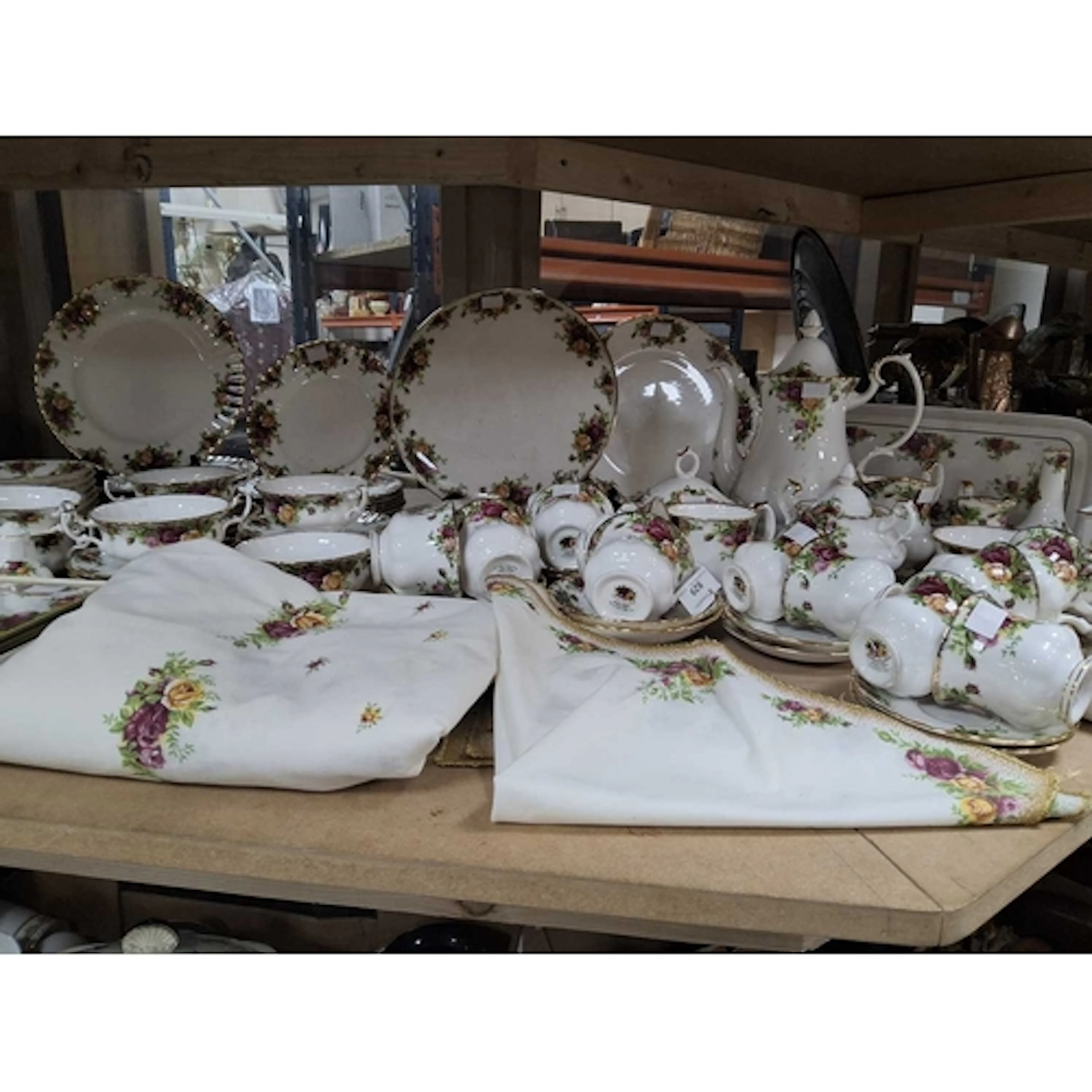 A GROUP OF ROYAL ALBERT 'OLD COUNTRY ROSES' TEA AND DINNEWAR...