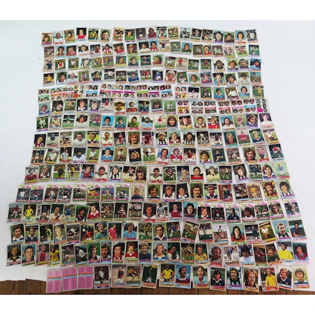 1977 Topps Chewing Gum Footballer Cards, near complete ( 281...