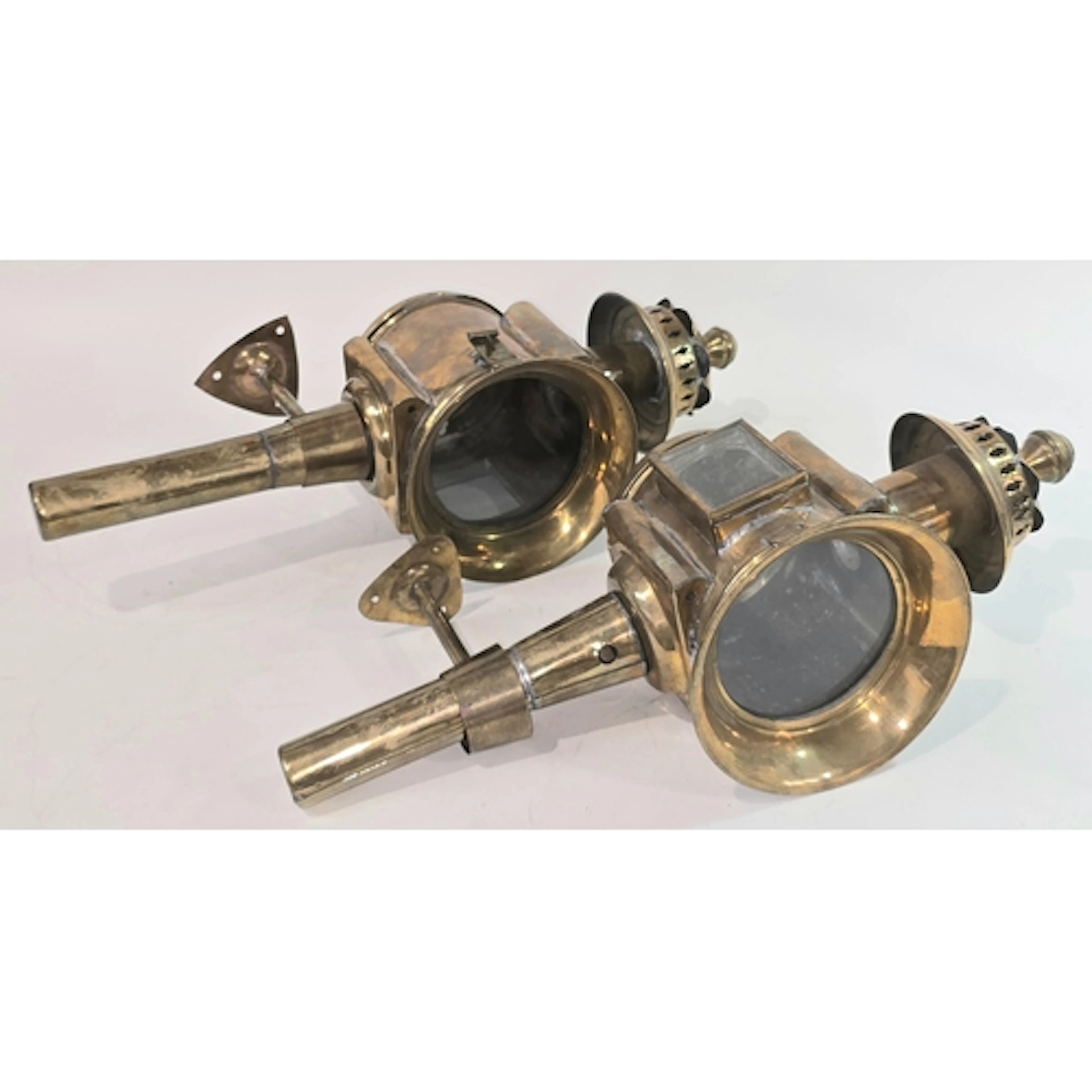 A pair of antique polished brass carriage/coaching lamps in ...