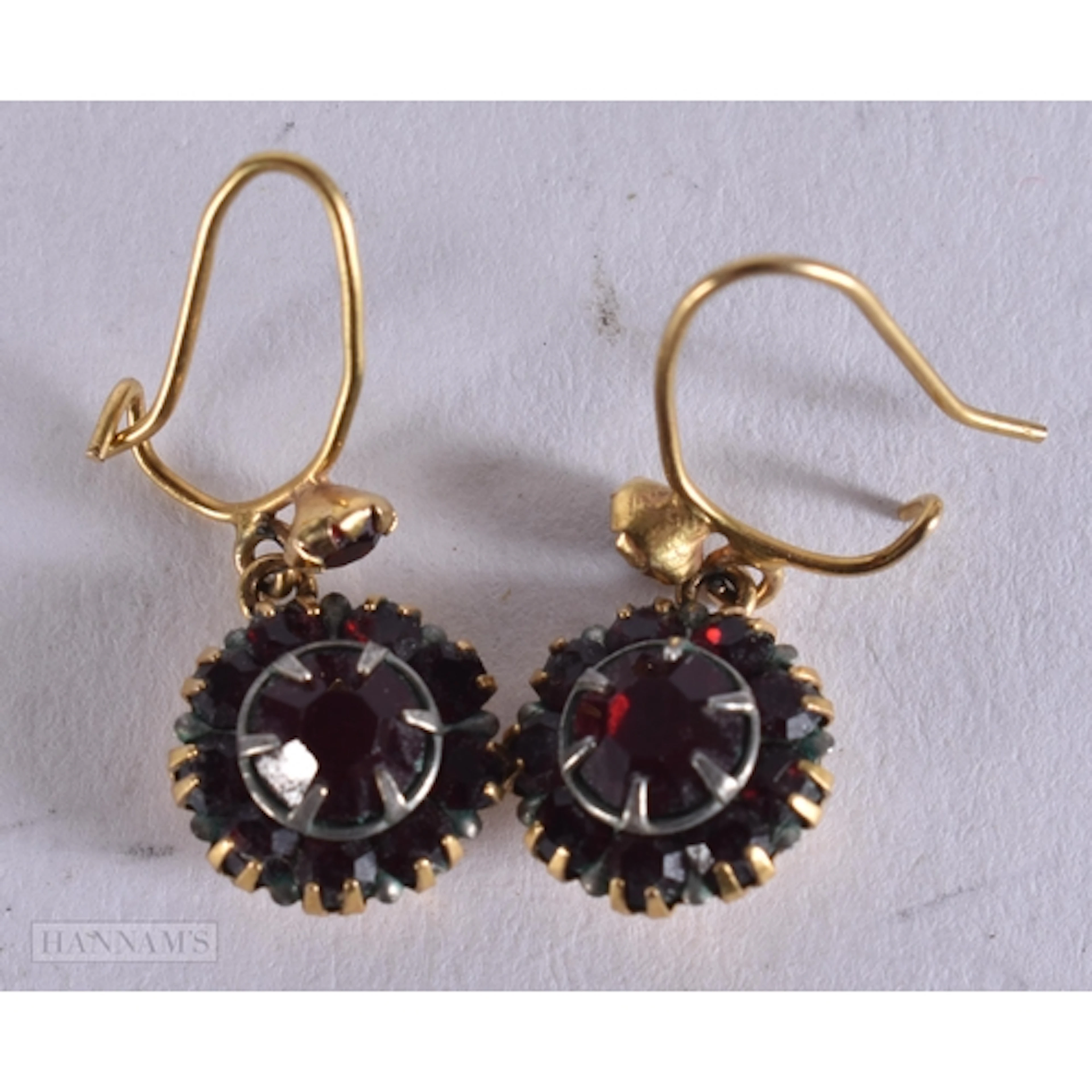 A PAIR OF 18CT GOLD GARNET EARRINGS. 1.3 grams. 2.5 cm x 1 c...