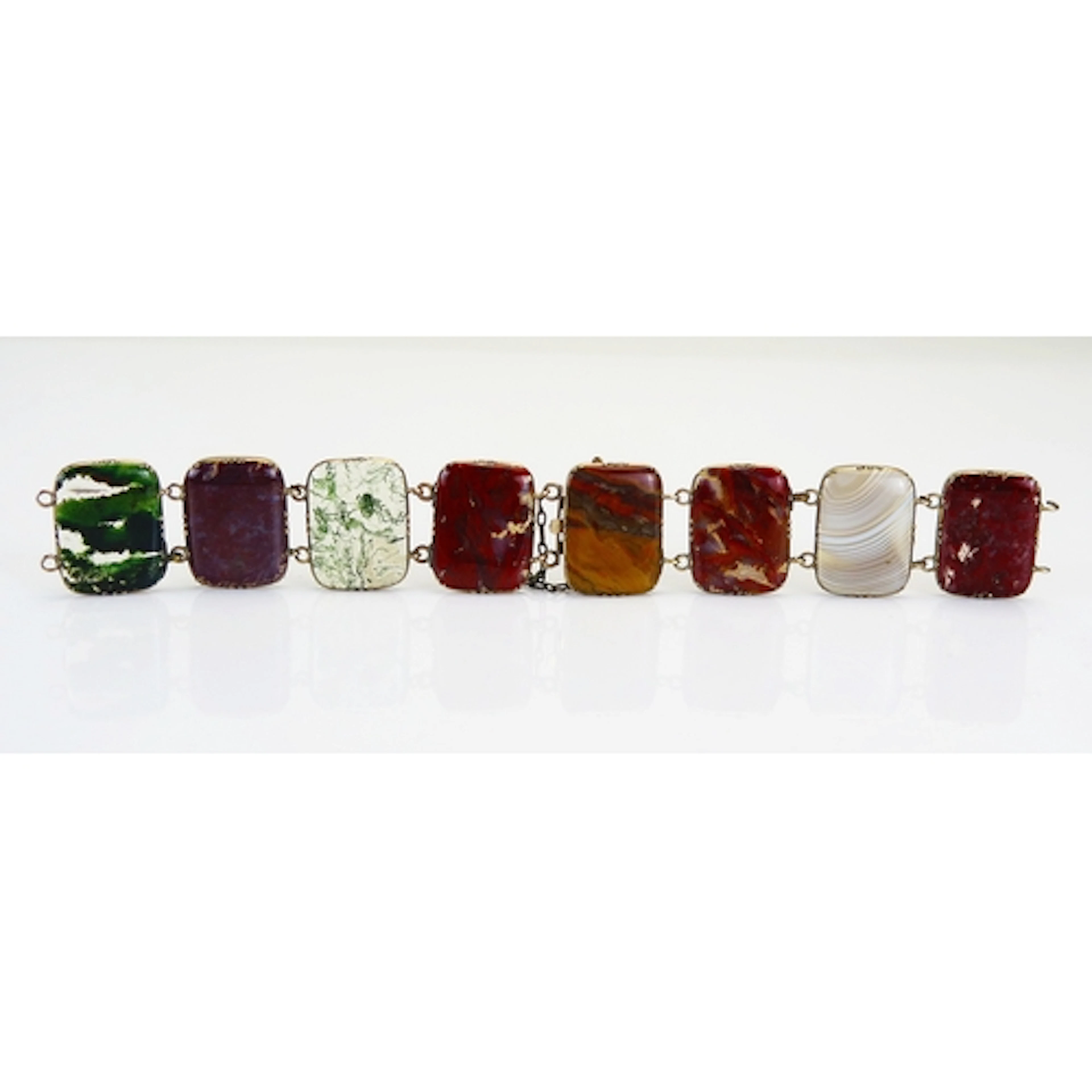 A Georgian specimen agate panel bracelet, c. 22mm wide, 16.7...