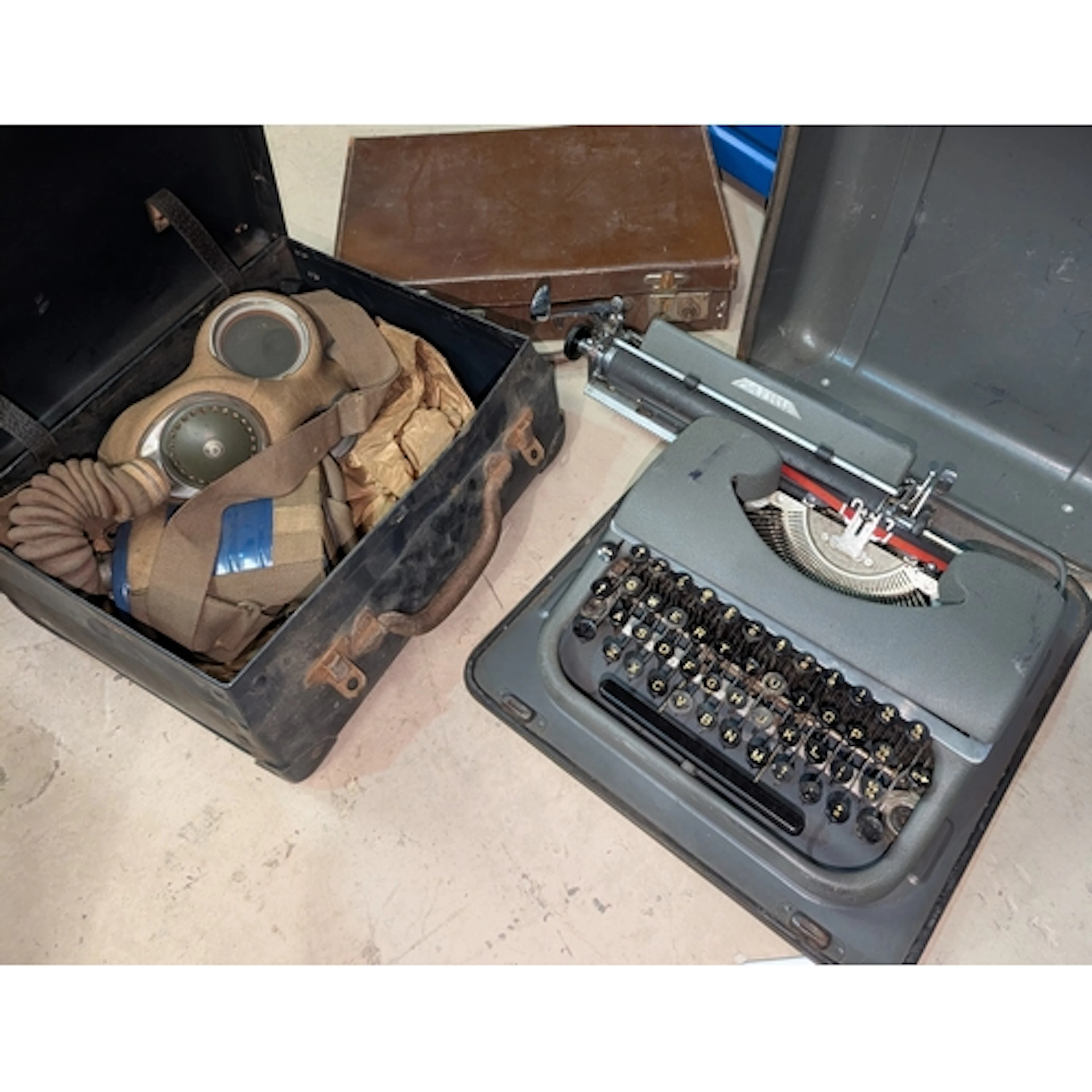 Puretha cased gas mask; a vintage type writer and small leat...