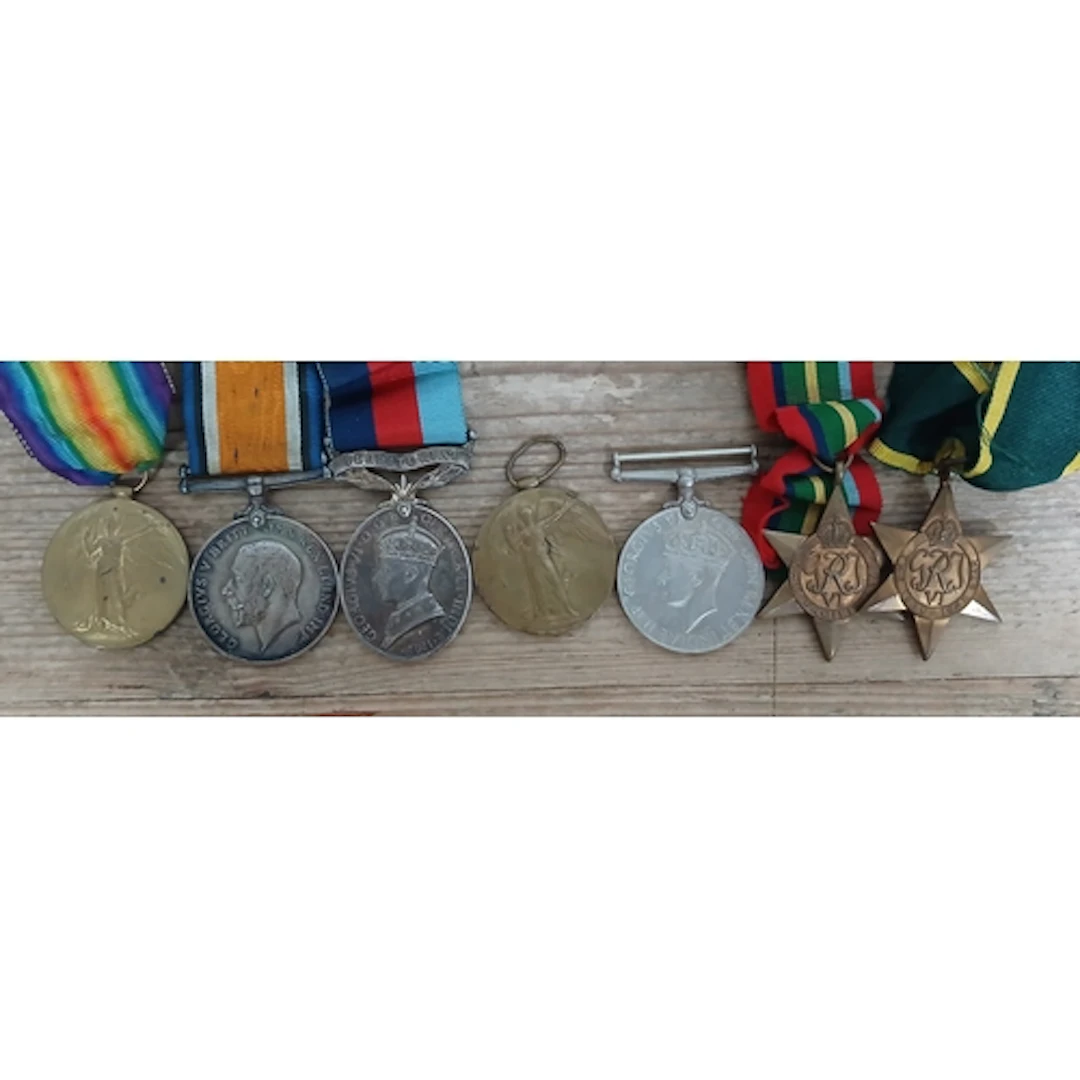 Seven assorted WWI and WWI medals.