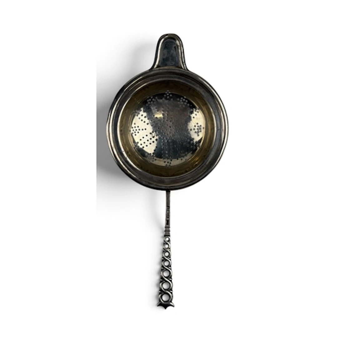 A SILVER TEA STRAINER BY HARRY ATKINS Weight: 47.9gms...