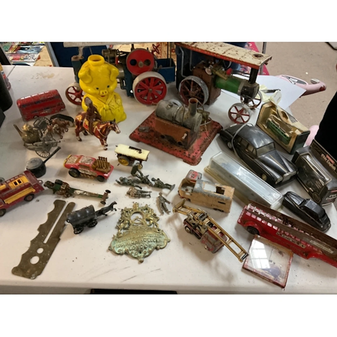 Qty vintage toys, mamod, die cast, etc.