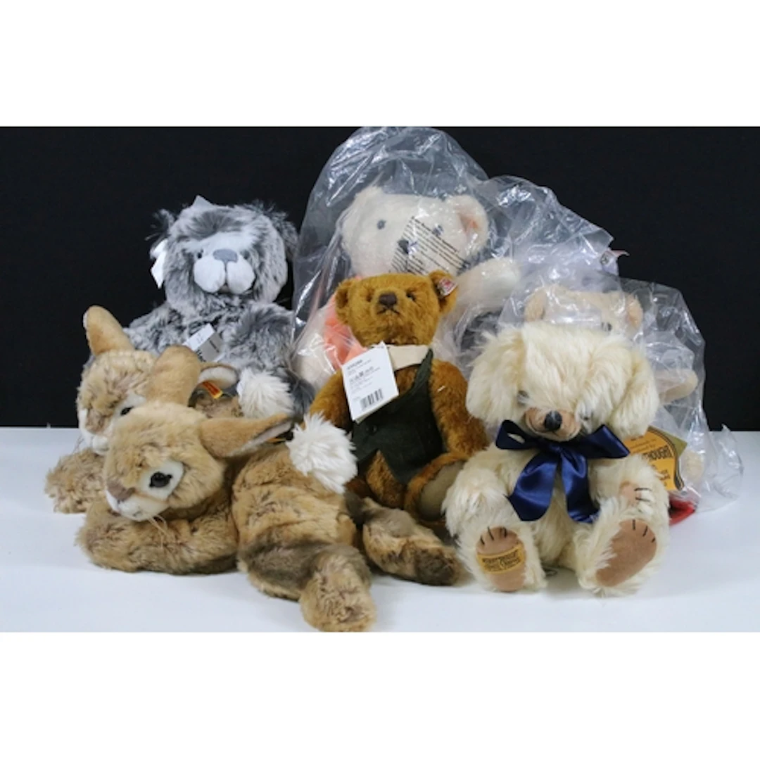 Collection of Steiff teddy bears to include 2 x No. 080050 D...