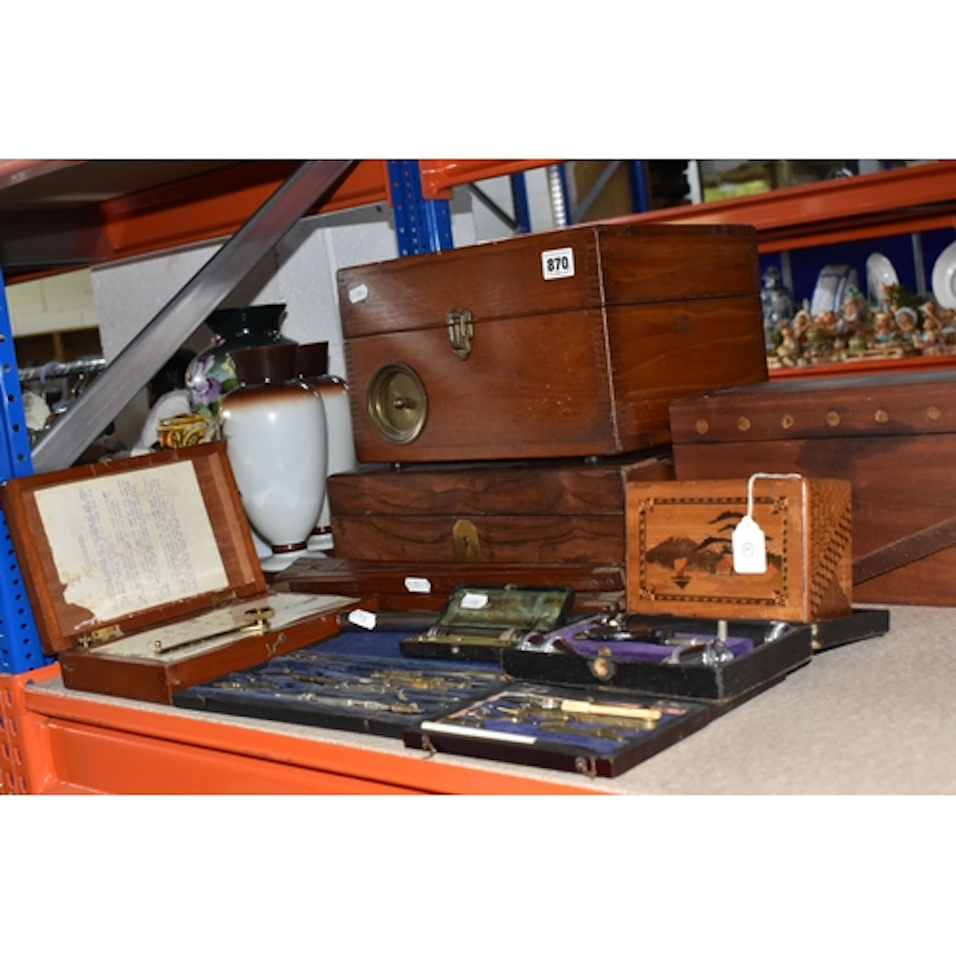A GROUP OF VINTAGE SCIENTIFIC AND TECHNICAL ITEMS, to includ...