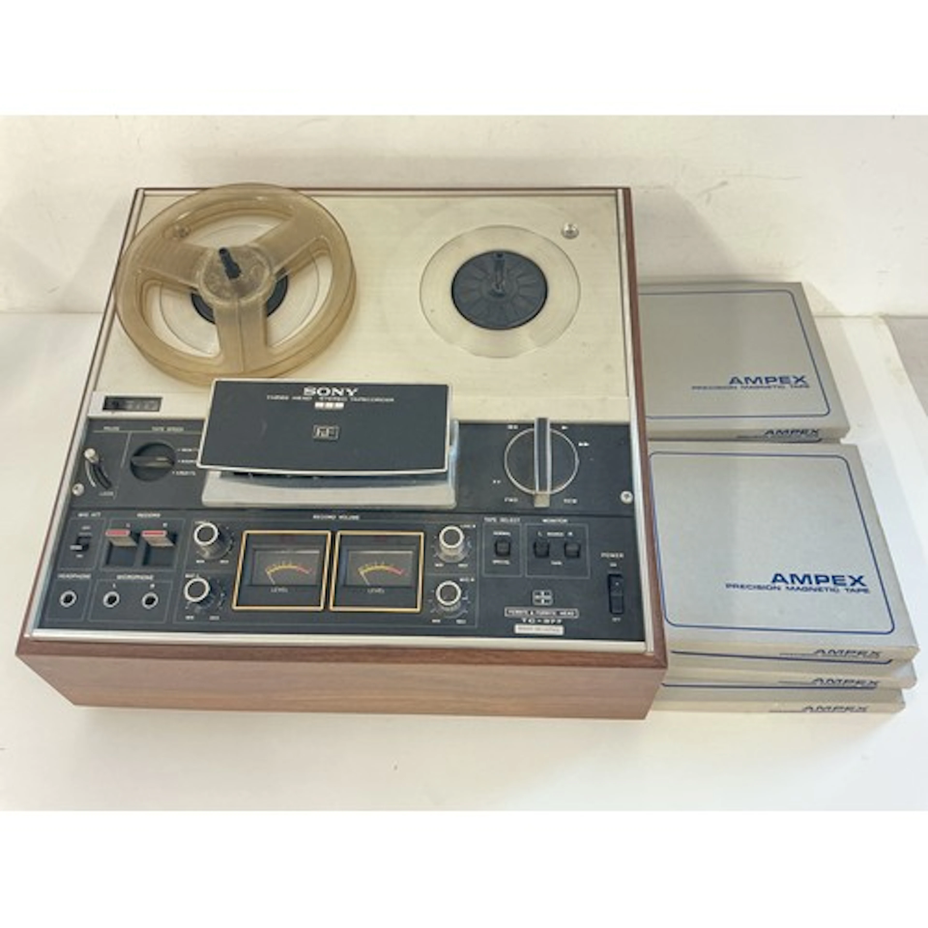 A Sony TC-377 reel to reel tapecorder and some reels togethe...
