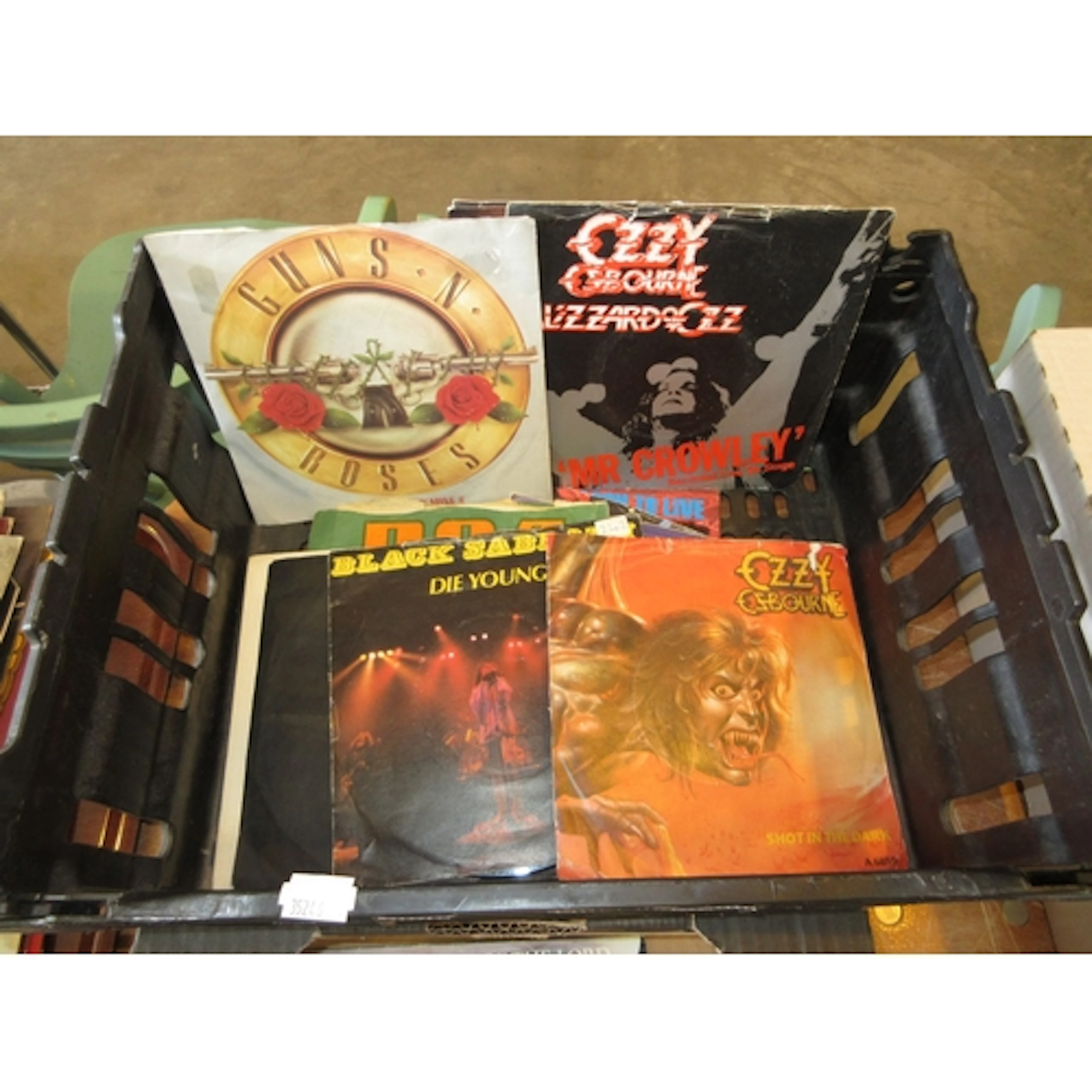 Selection of 45 RPM Records including Kiss, Guns N Roses, De...