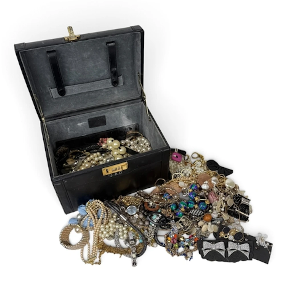 A LARGE COLLECTION OF MODERN COSTUME JEWELLERY AND WRIST WAT...