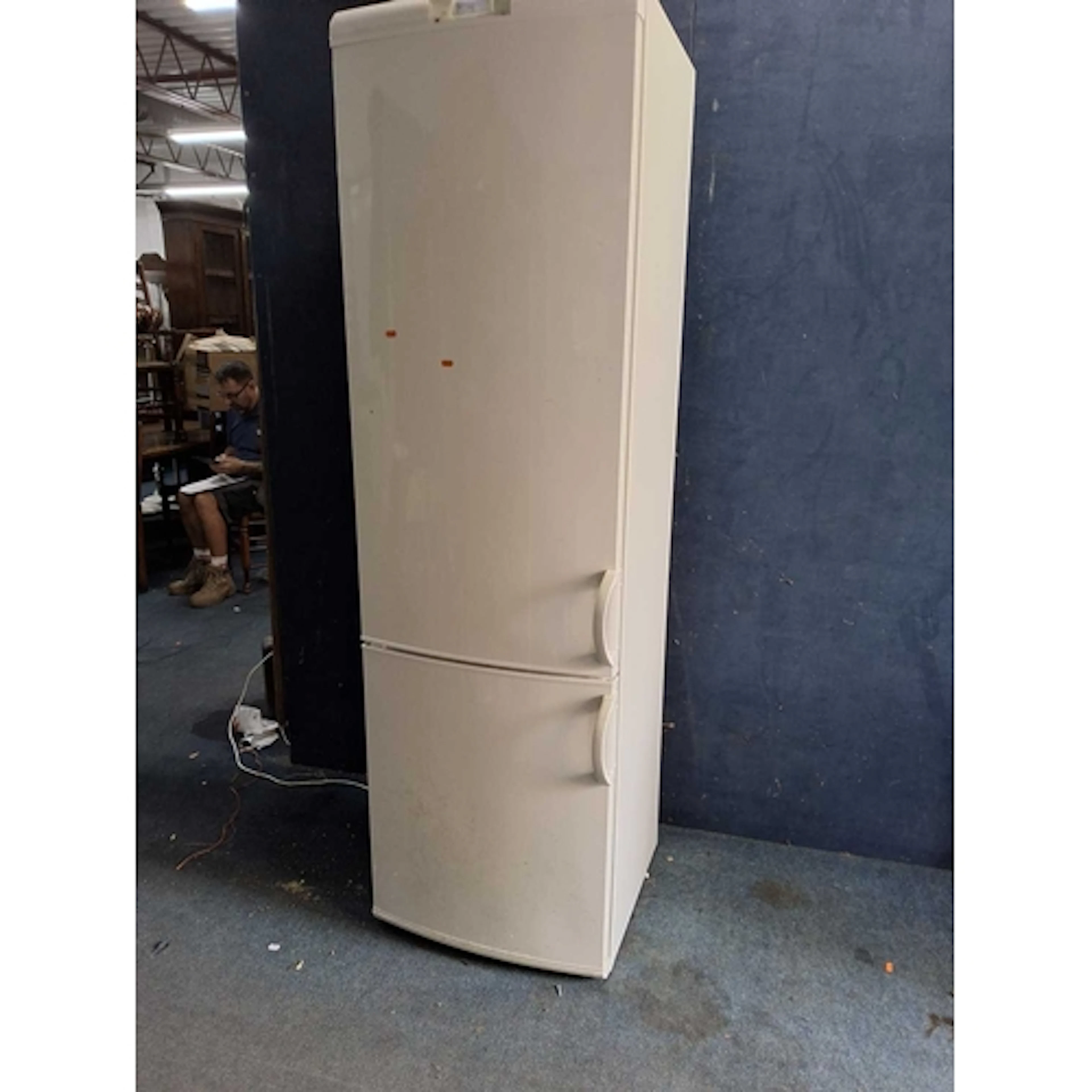 A JOHN LEWIS JLFFW2007 FRIDGE FREEZER (PAT passed and workin...