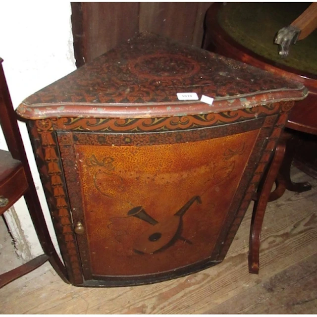 Early 20th Century Dutch painted hanging corner cabinet