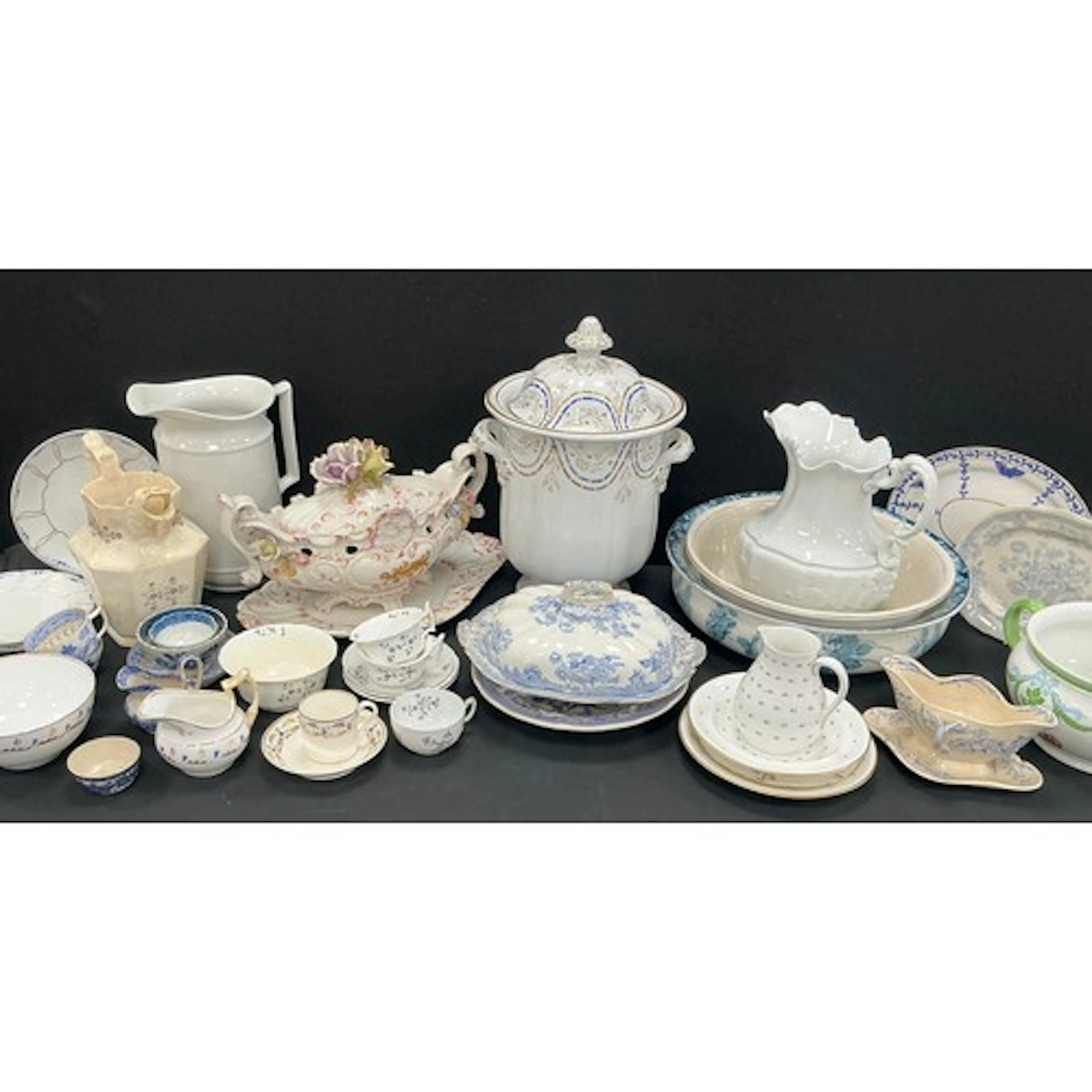 English ceramics - an 18th century Caughley tea bowl, Chines...