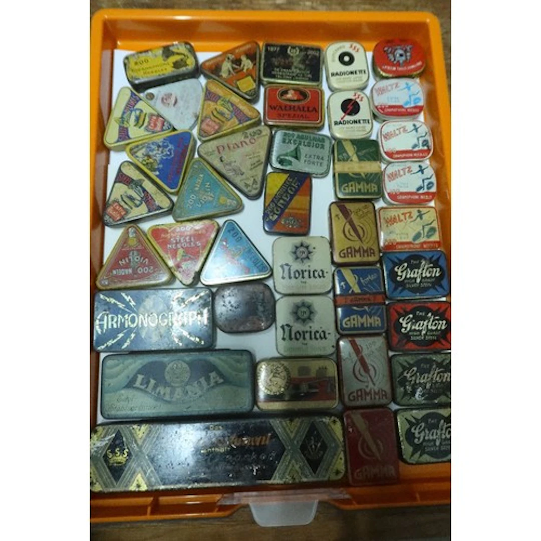A tray of vintage gramphone needle tins