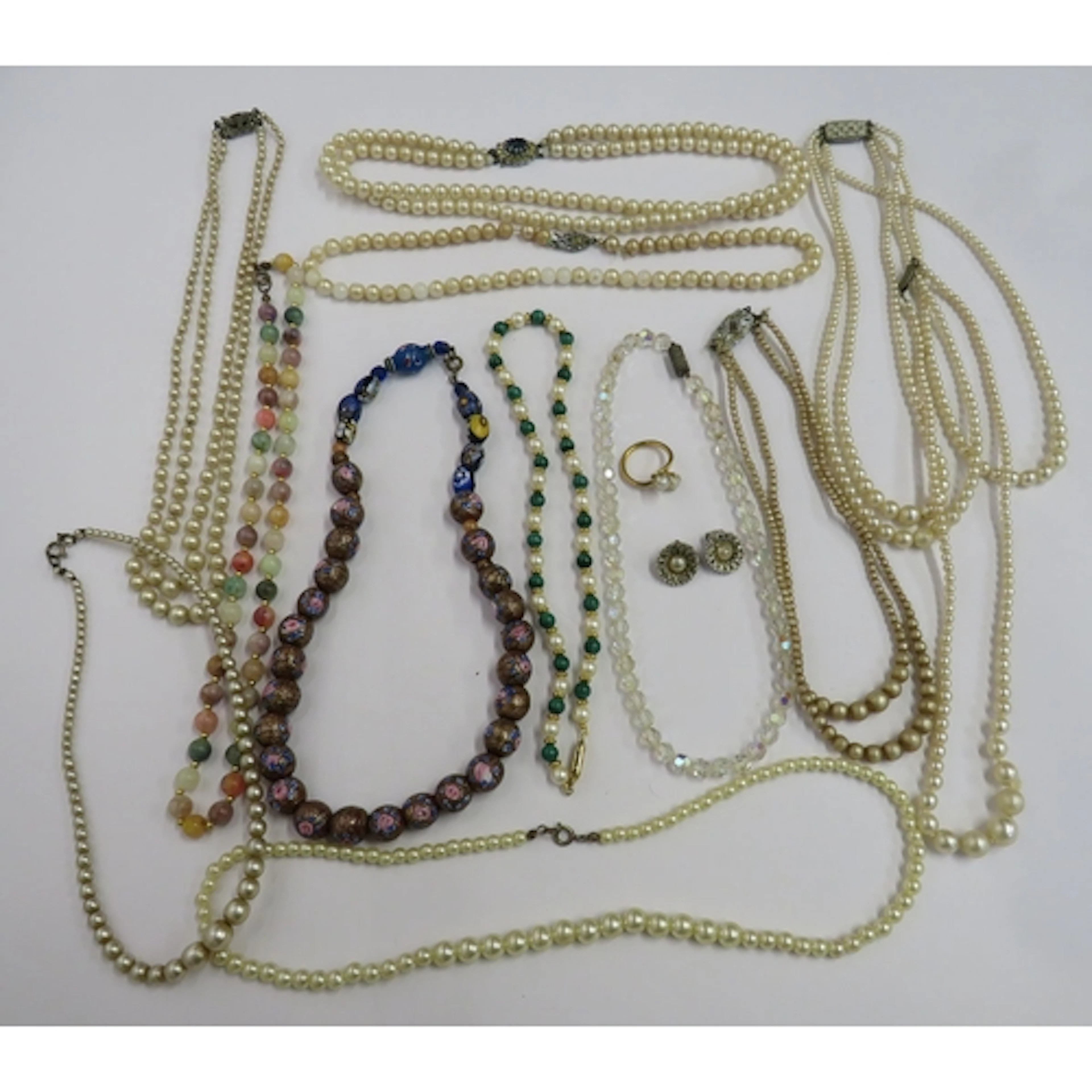 Costume Jewellery incl. imitation pearl necklaces, malachite...