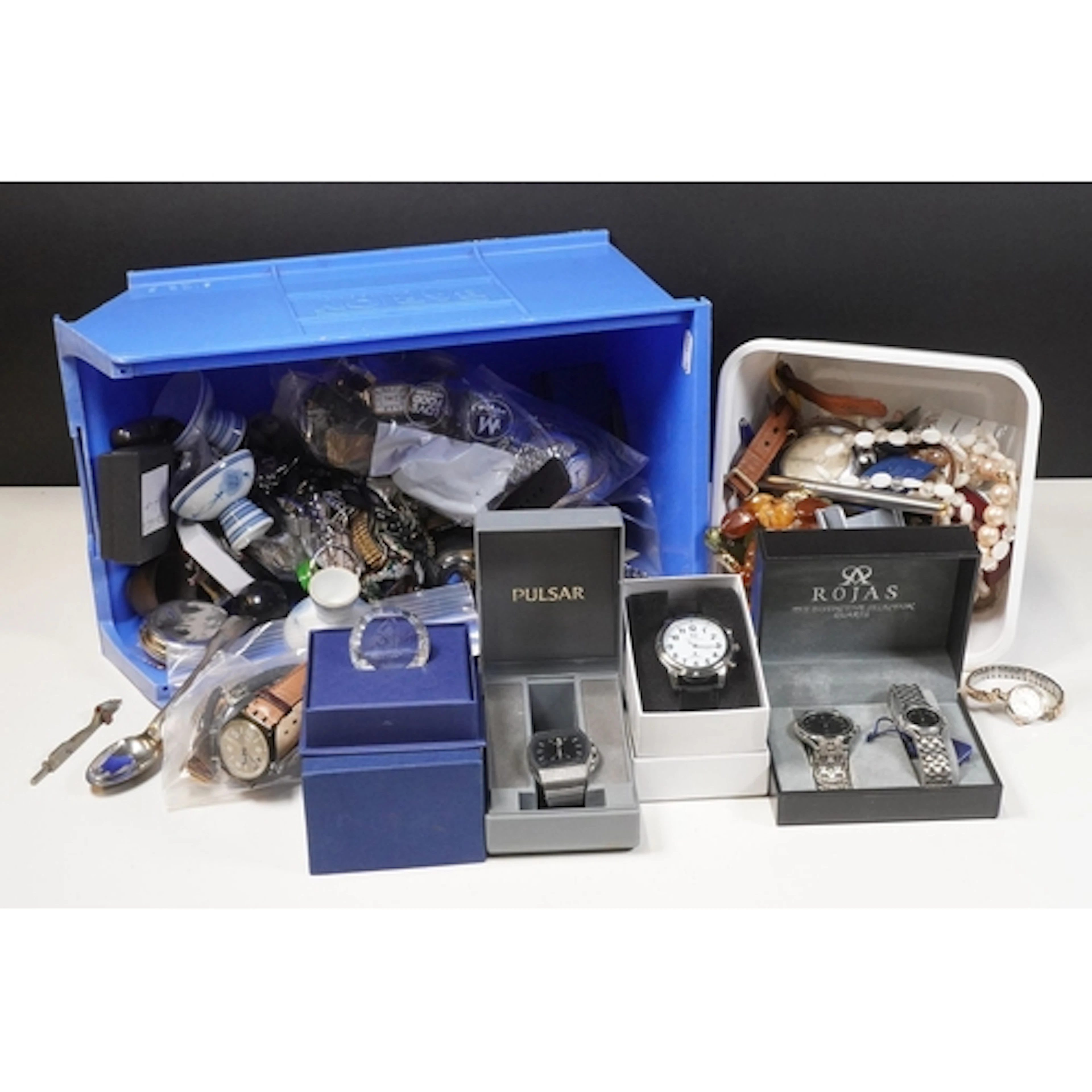 Collection of watches to include examples by Seiko, Swatch, ...
