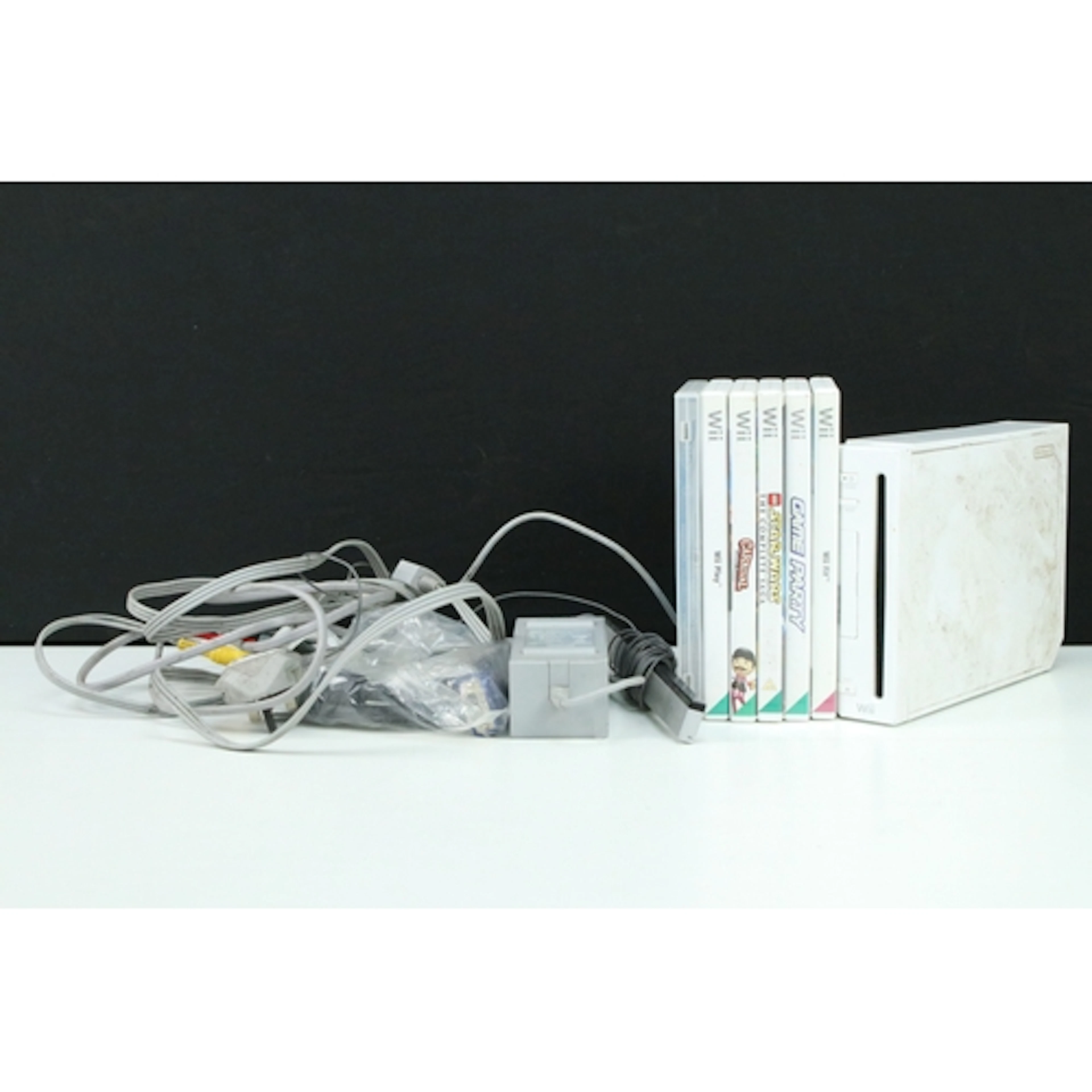 Gaming - Nintendo Wii console (grubby) plus 6 x cased games ...