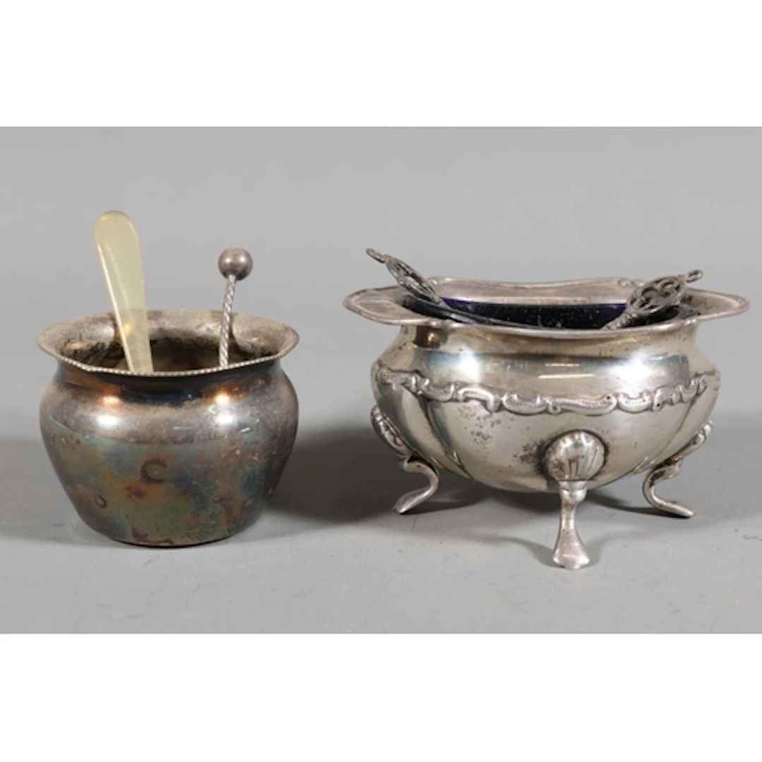 Art Nouveau style silver salt 48g without the liner, a silve...