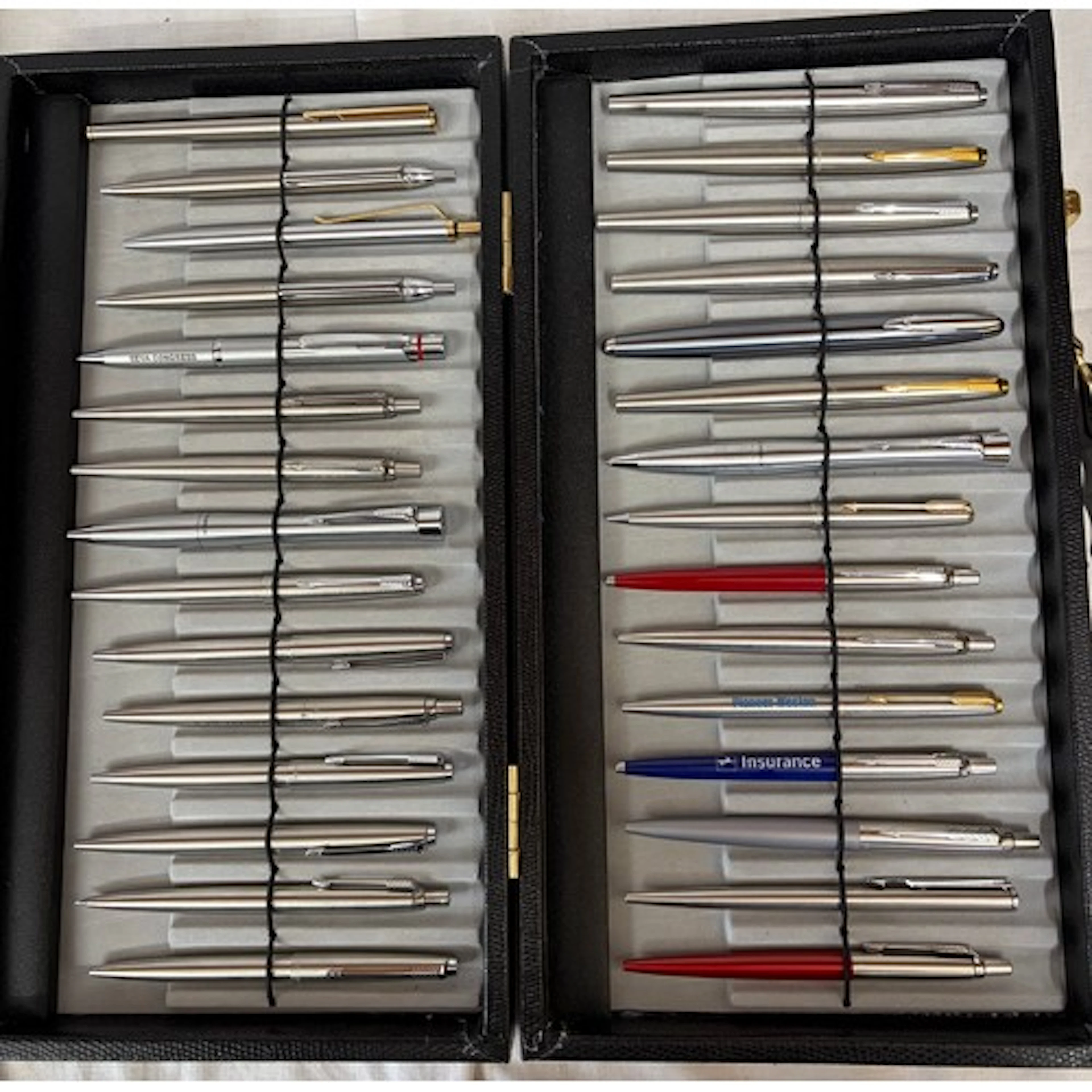 A collection of mainly Parker pens to include 5 x fountain, ...