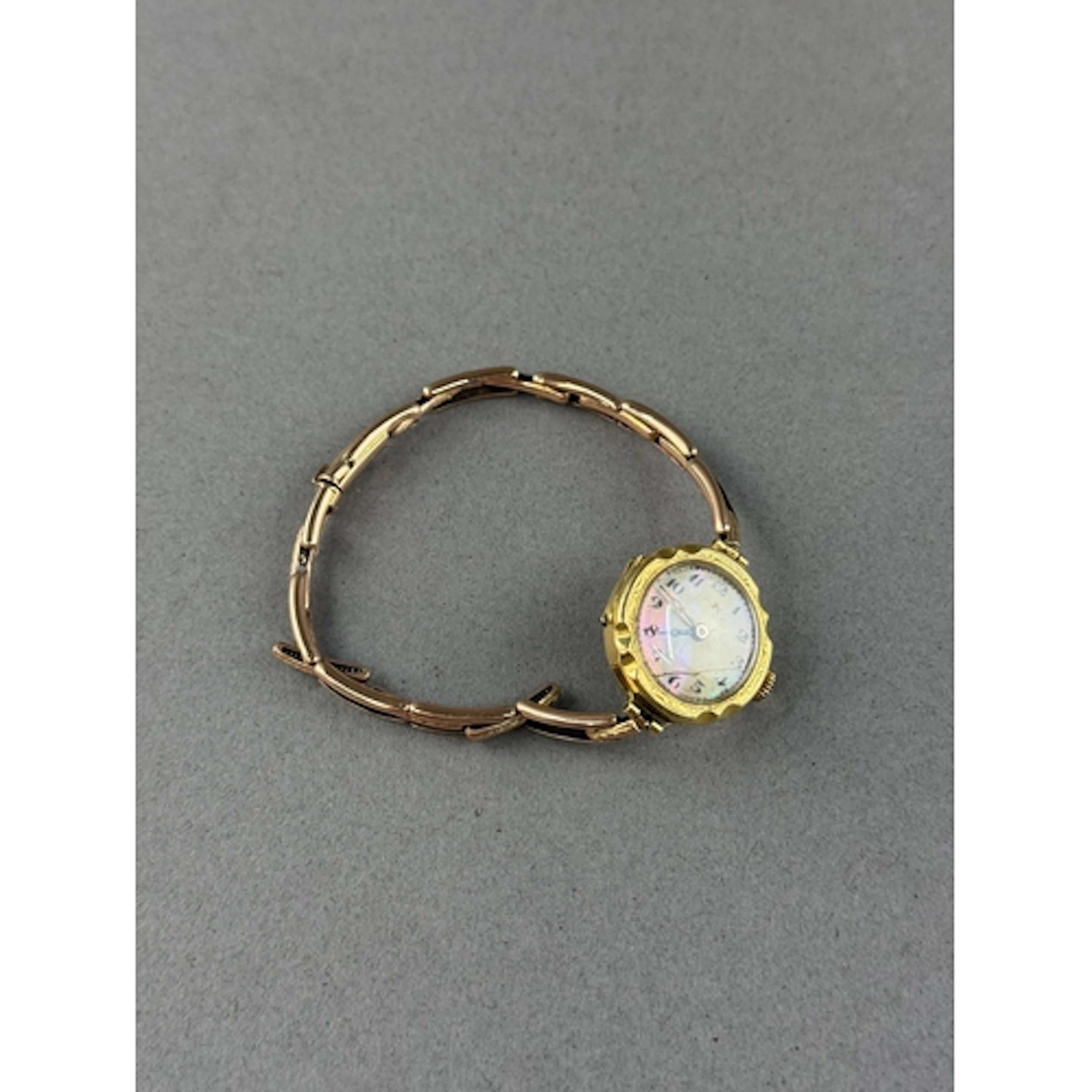 Watches: Ladies 18ct gold with a round mother of pearl dial,...