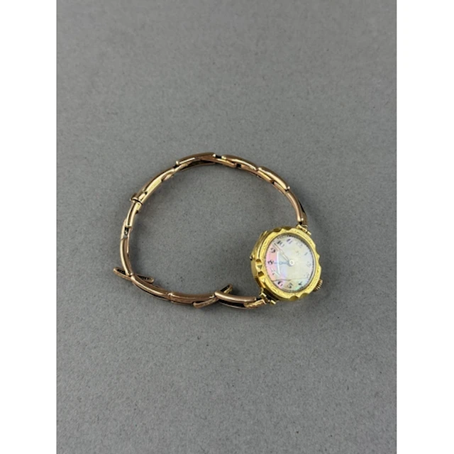 Watches: Ladies 18ct gold with a round mother of pearl dial,...