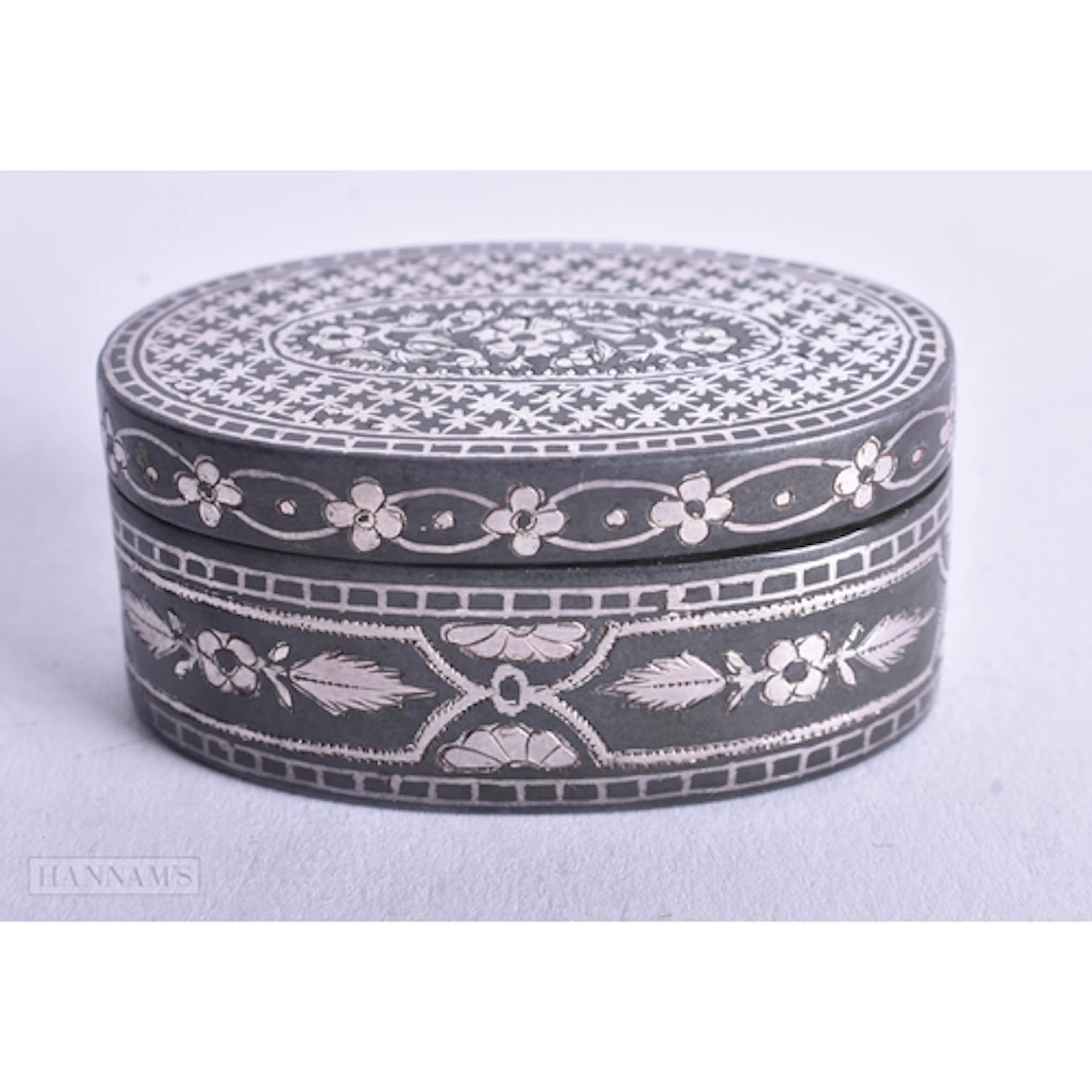 AN ANTIQUE PERSIAN ISLAMIC SILVER INLAID BOX. 60 grams. 4.75...