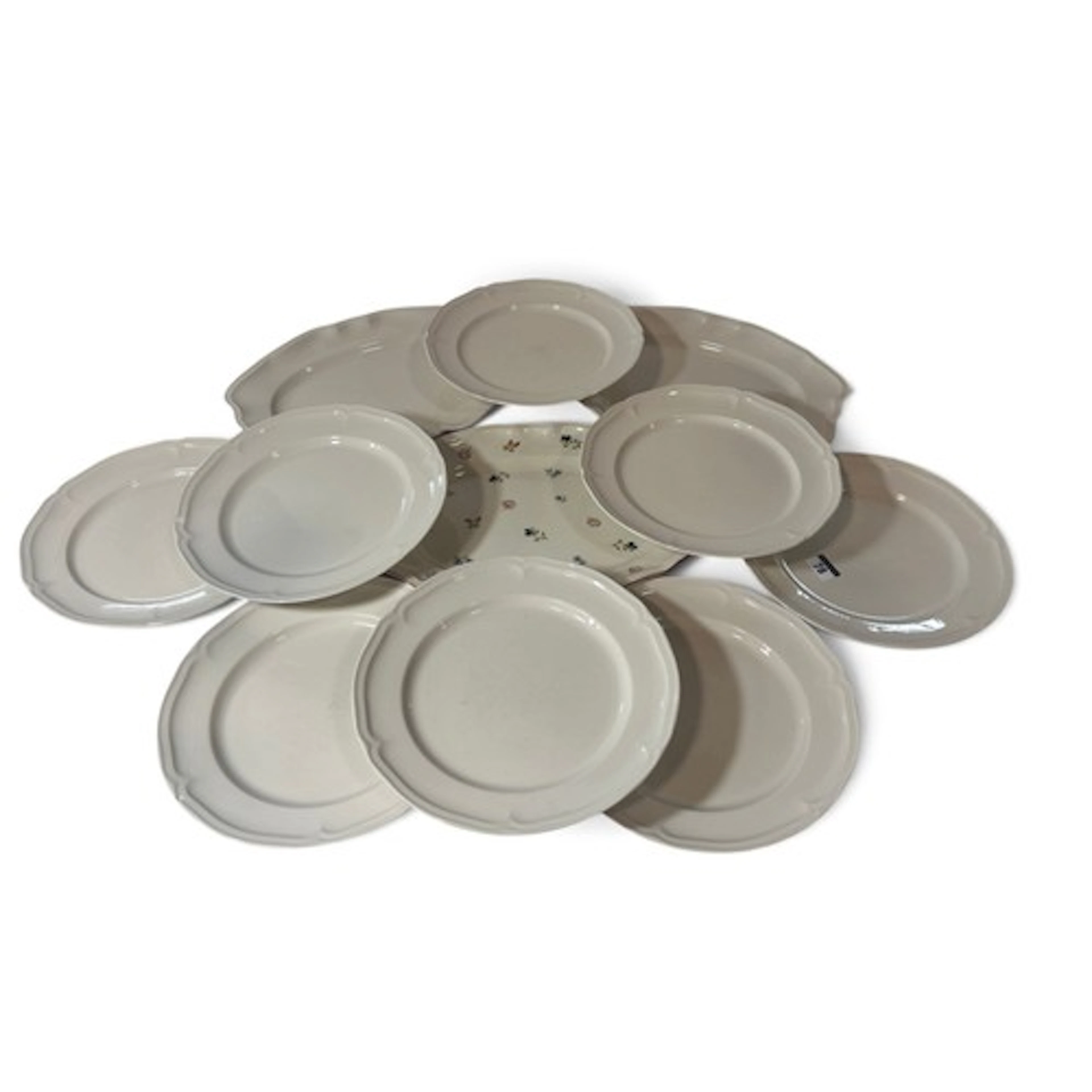 A collection of Villeroy & Boch dinner plates, Manoir patter...