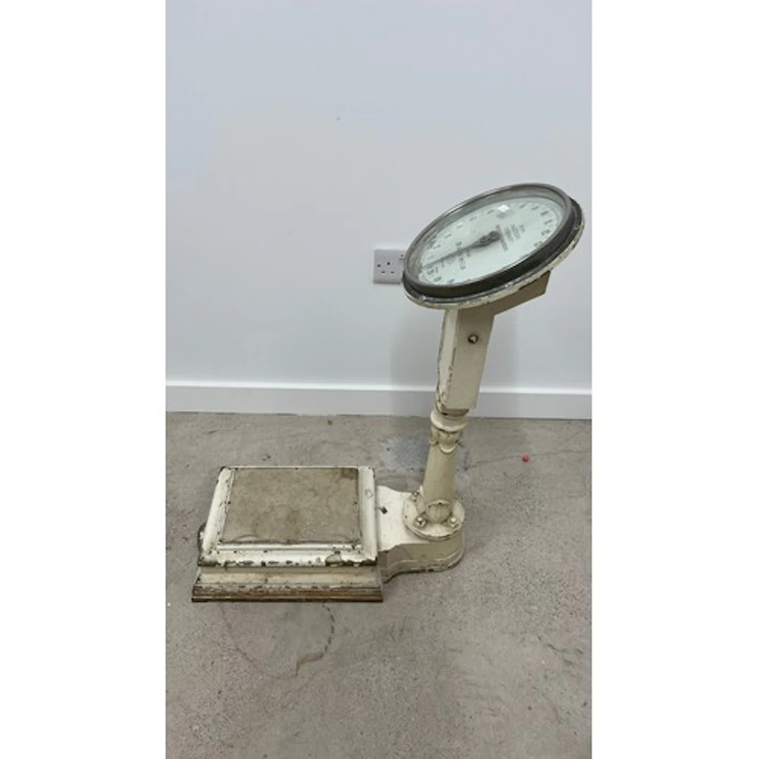 Vintage Salters Compact weighing machine No.216.
