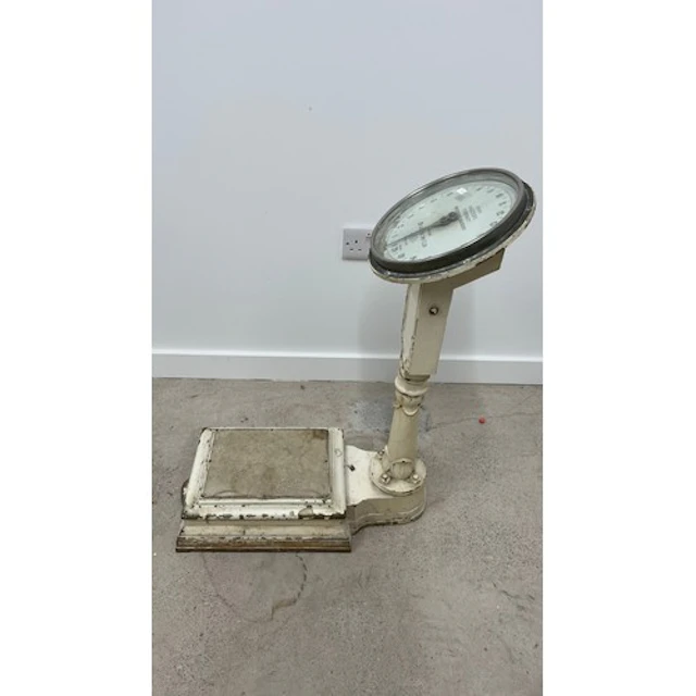 Vintage Salters Compact weighing machine No.216.