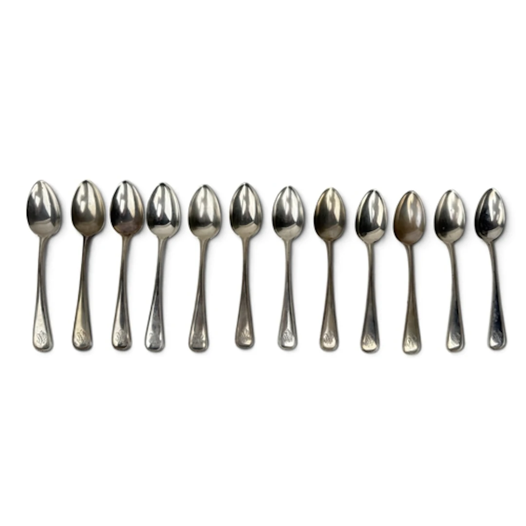 TWELVE 800 MARK GUTRUF SILVER SPOONS Total weight: 567gms...