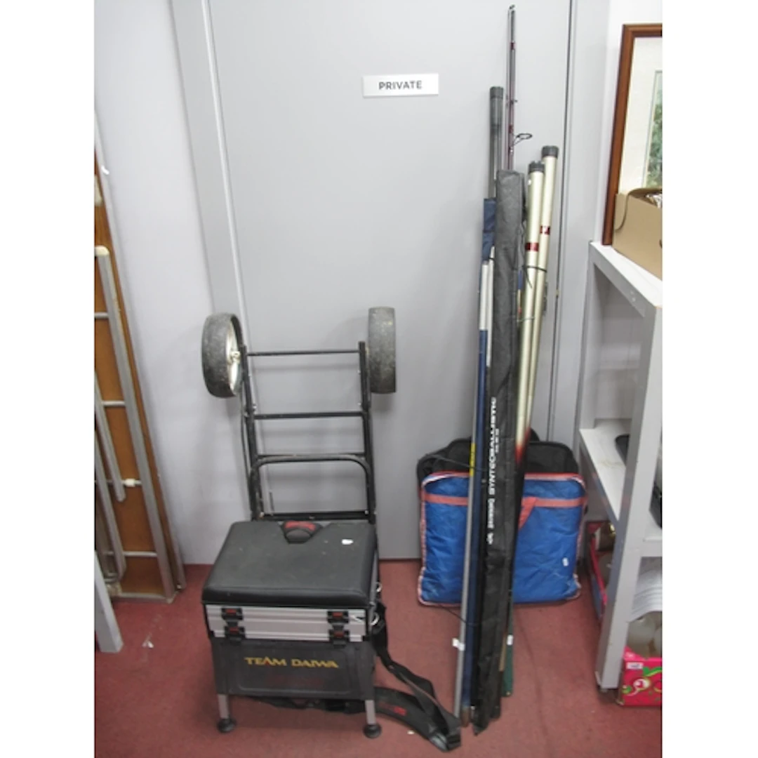 Fishing - Daiwa sectional seat box containing reels, hooks, ...