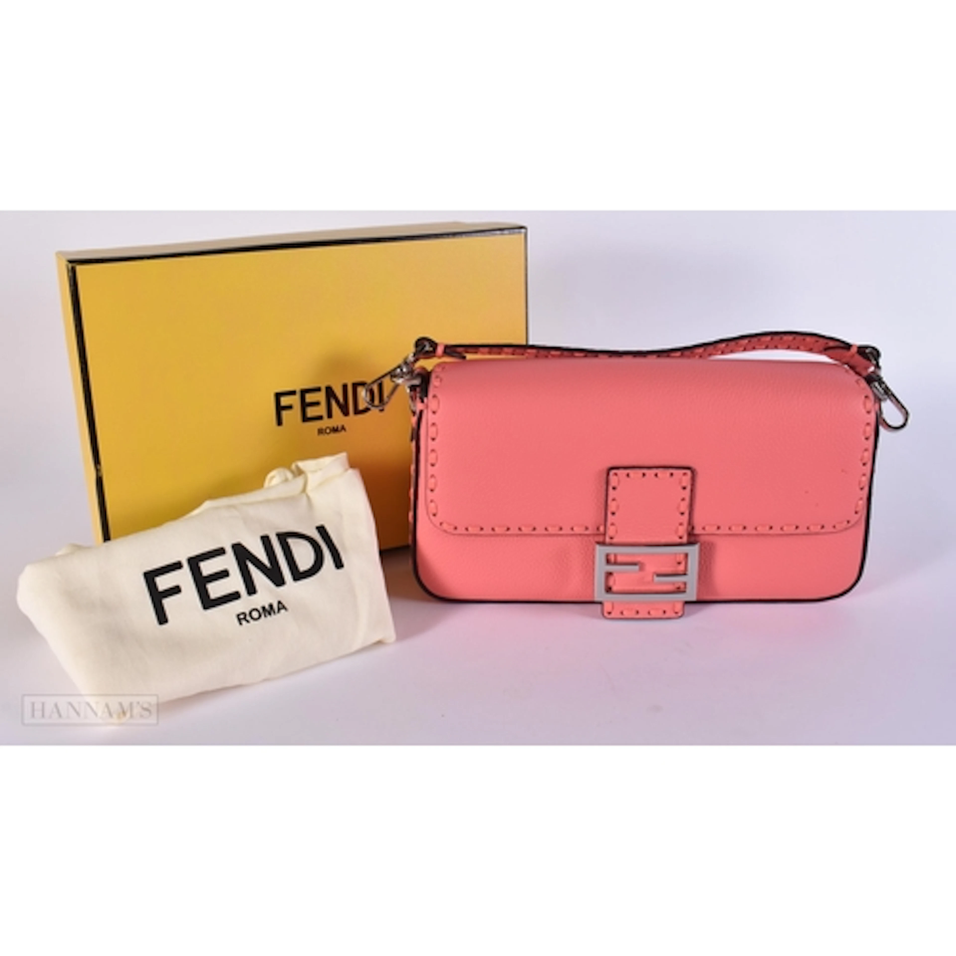 A FENDI Baguette Selleria bag in Pink textured leather - Ser...
