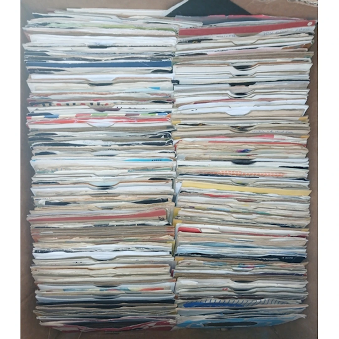A box of approx. 300 vinyl singles from the 1960s, 70s & 80s...
