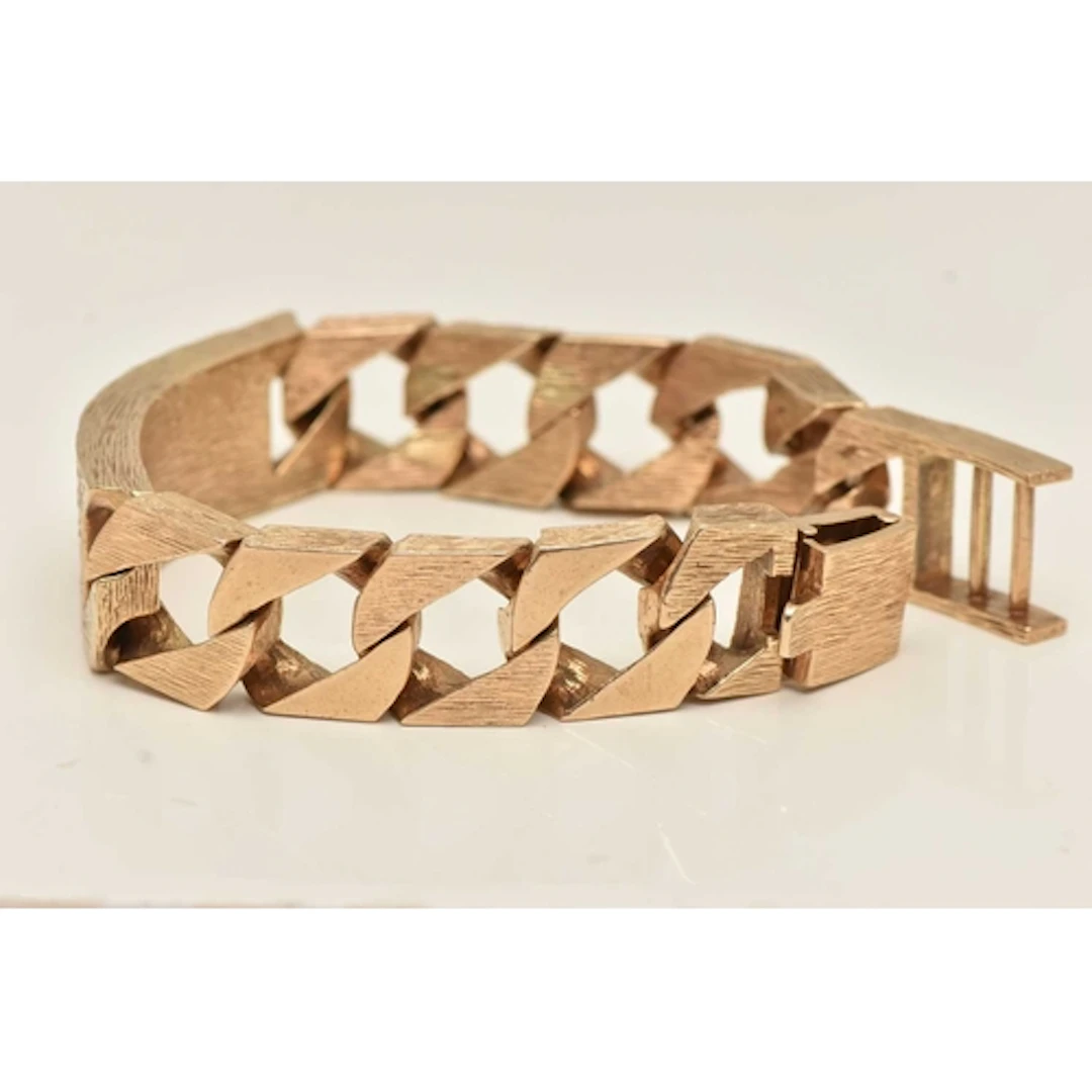 A HEAVY YELLOW METAL AND DIAMOND SET CURB LINK BRACELET, pav...