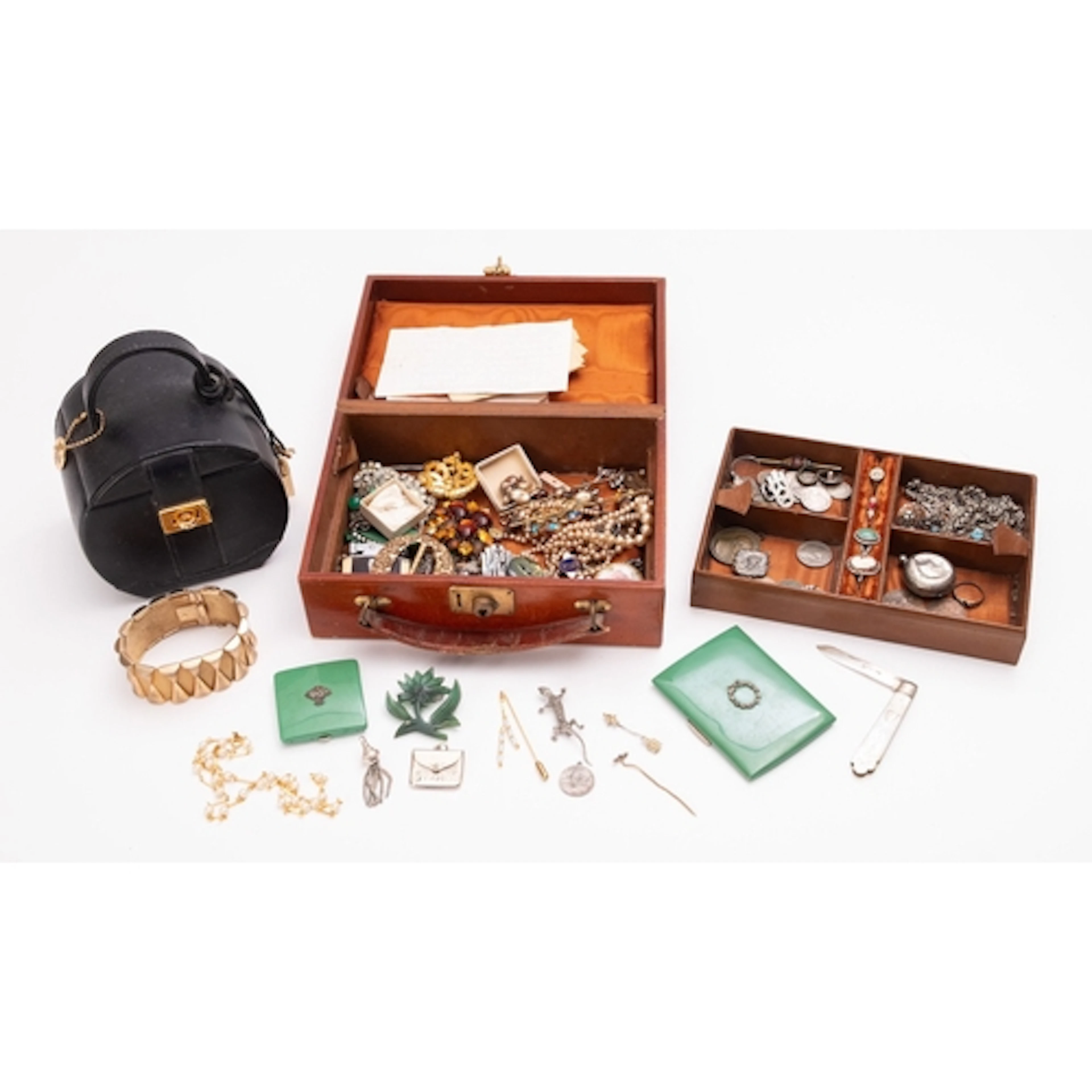 A parcel of various costume jewellery, including a silver st...