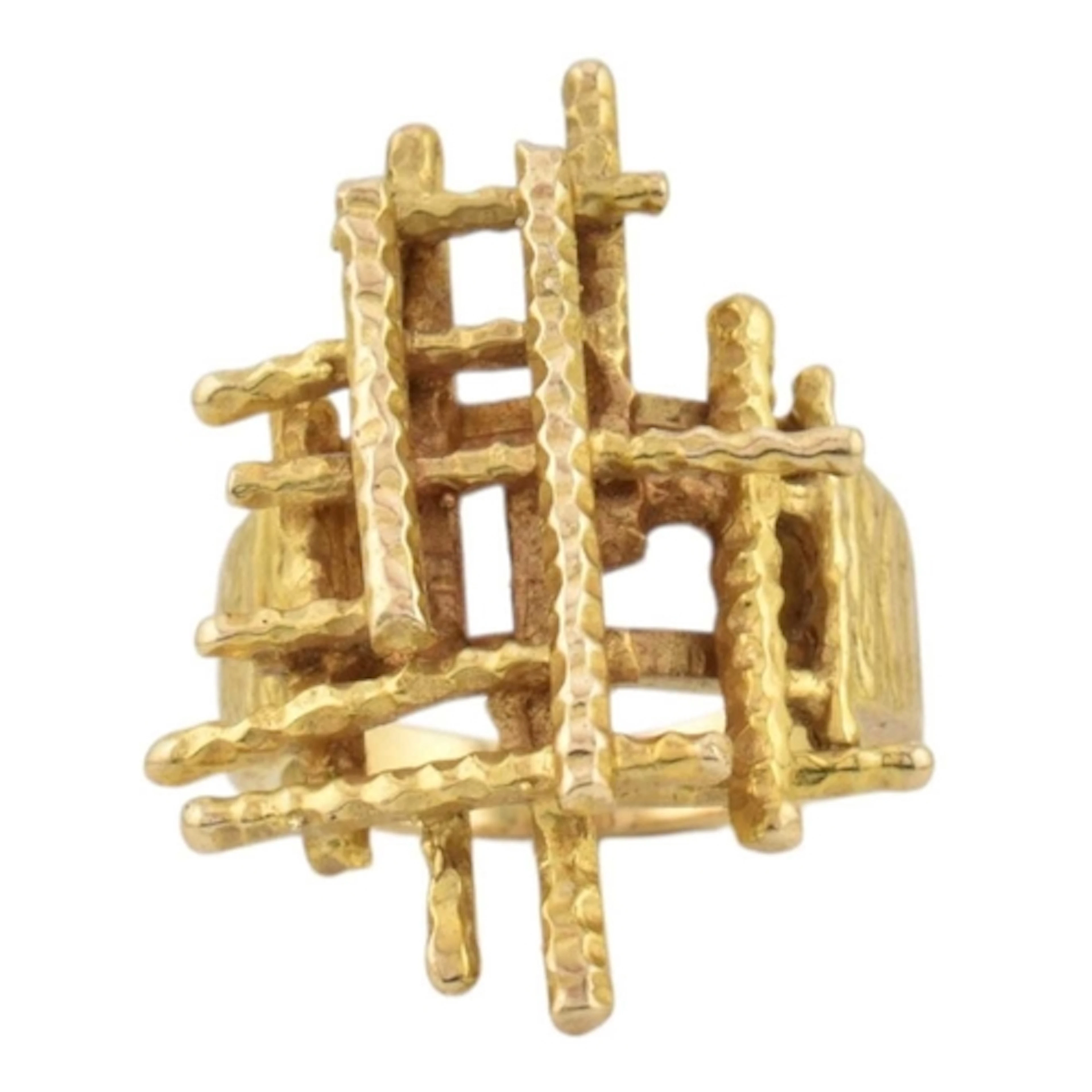 A hallmarked1970s 9ct gold abstract brutalist ring. The ring...