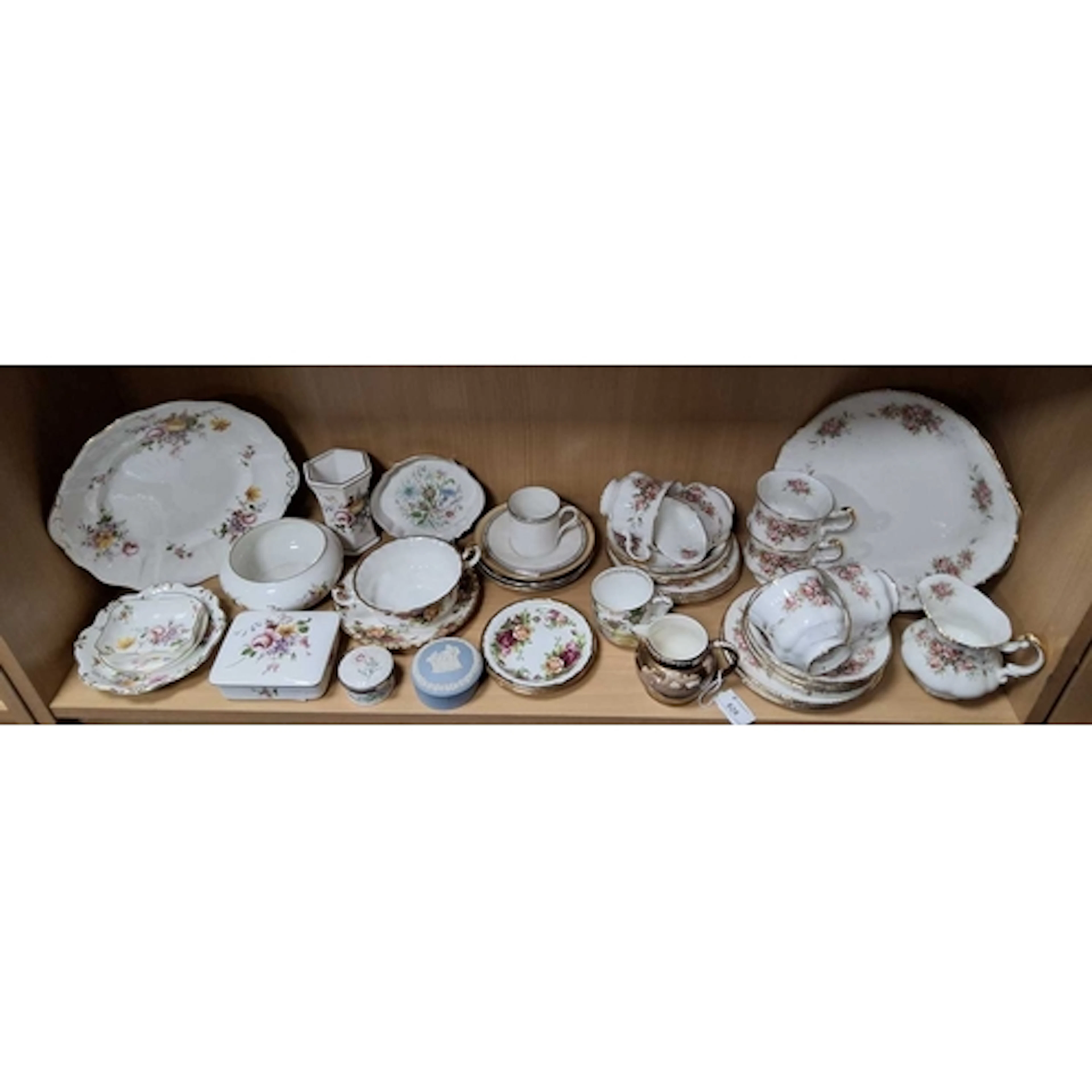 A GROUP OF CERAMICS, to include Paragon Elizabeth Rose teawa...