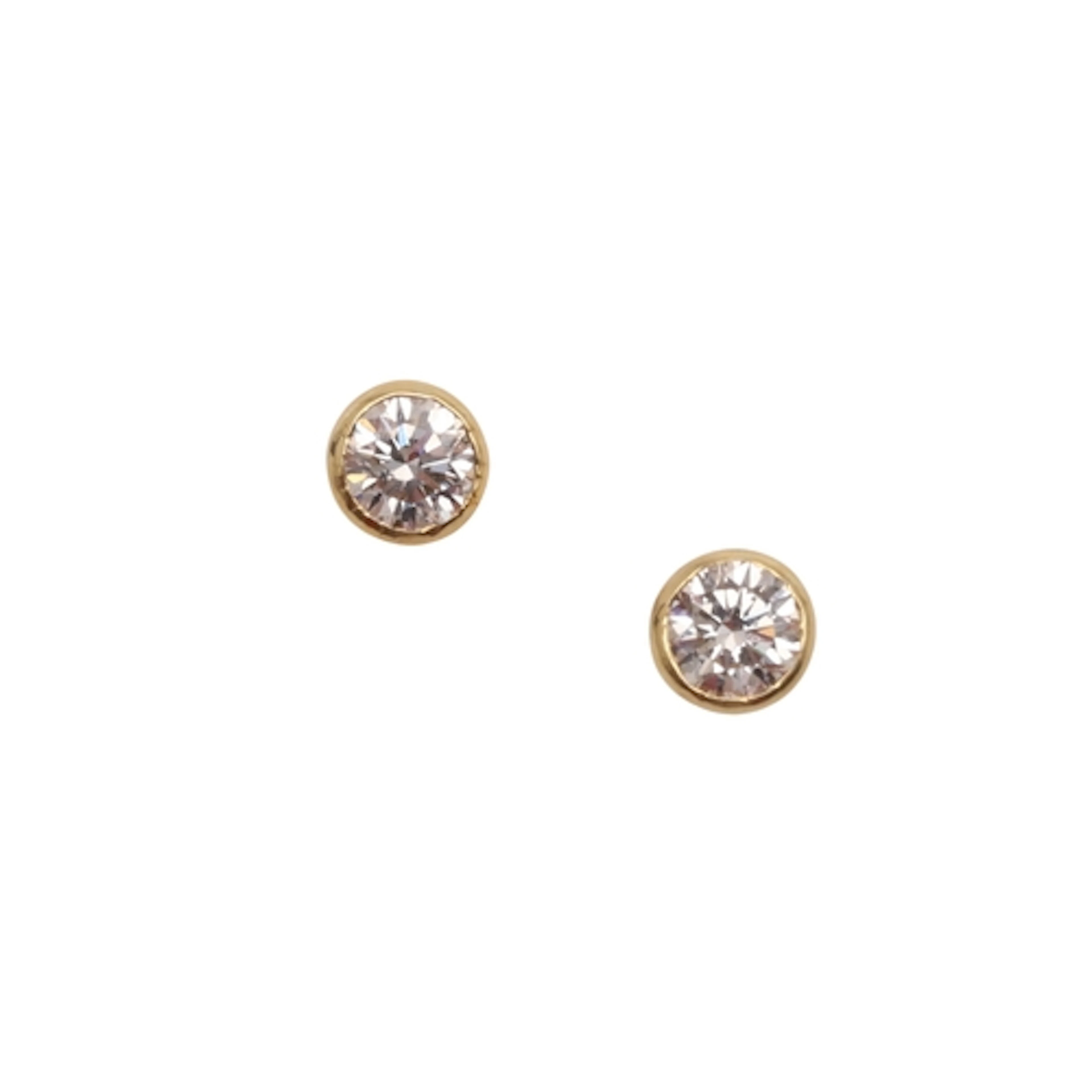 A PAIR OF DIAMOND STUD EARRINGS. set with brilliant-cut diam...