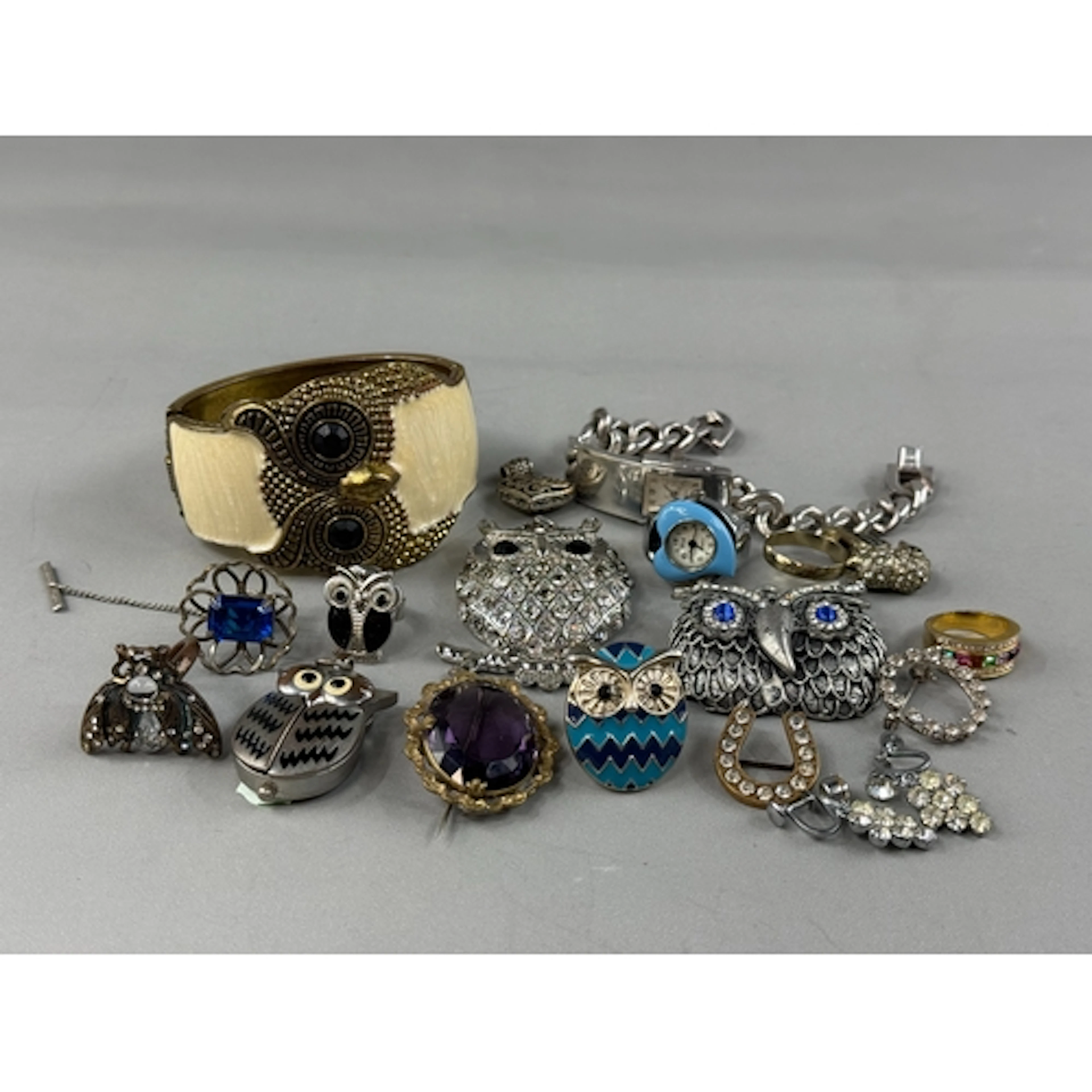 Costume Jewellery: a novelty quartz pendant watch in the for...