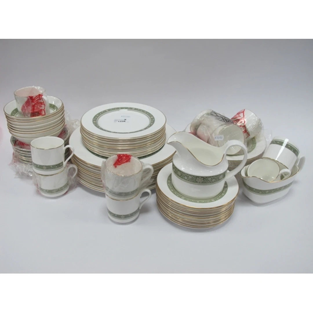 Royal Doulton 'Rondelay' Table China, of approximately fifty...