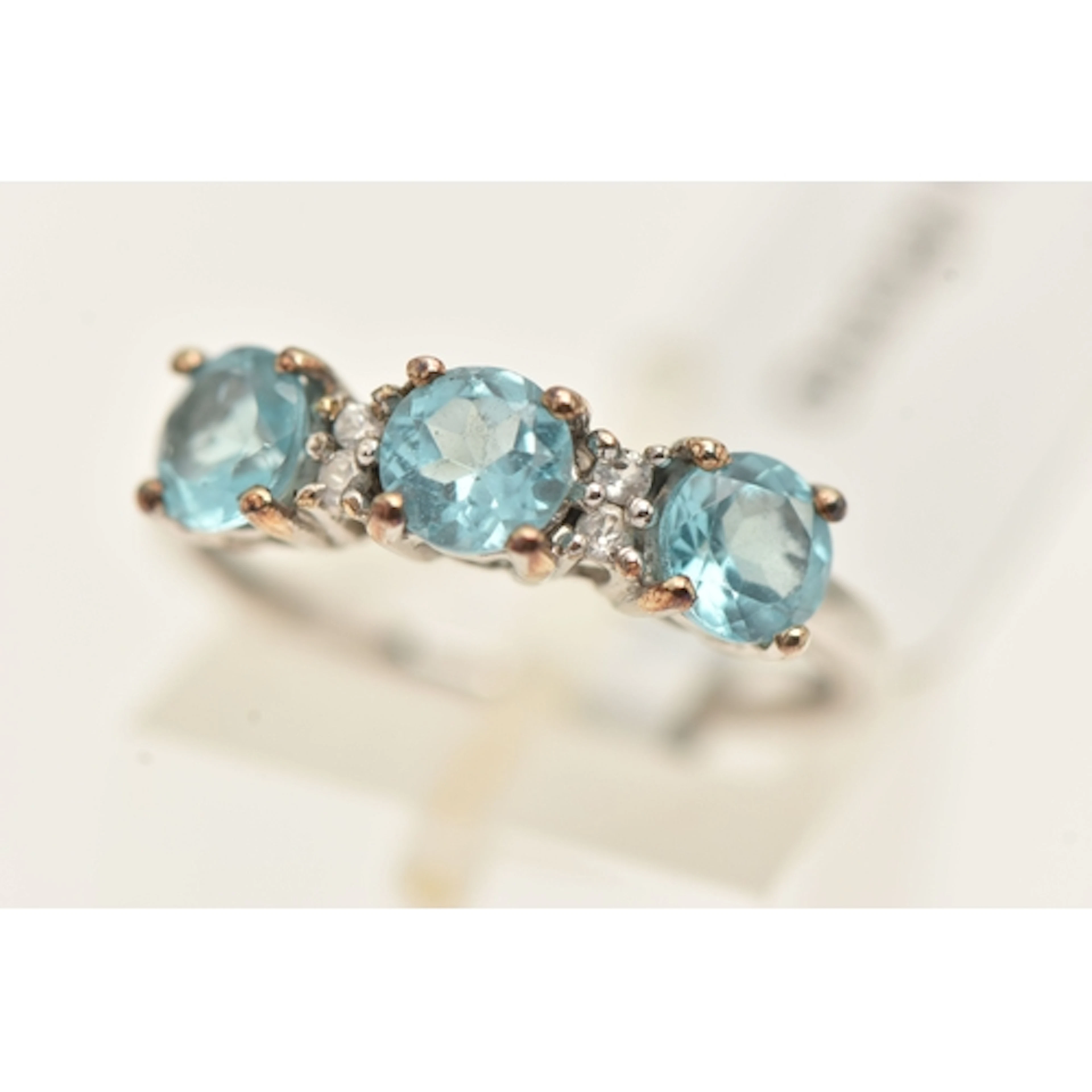 A 9CT WHITE GOLD GEM SET RING, set with circular cut apatite...