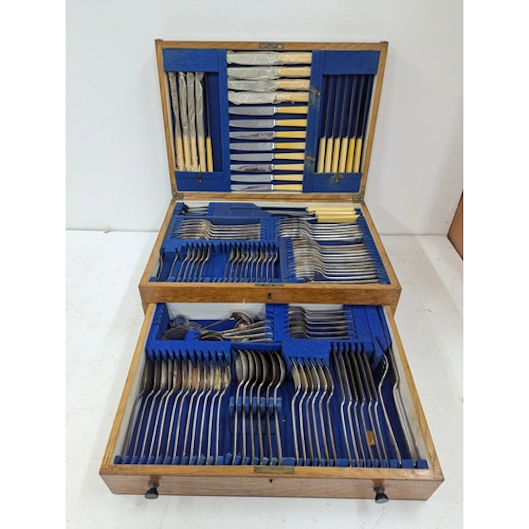 A canteen of cutlery comprising of a pair of fish servers, k...