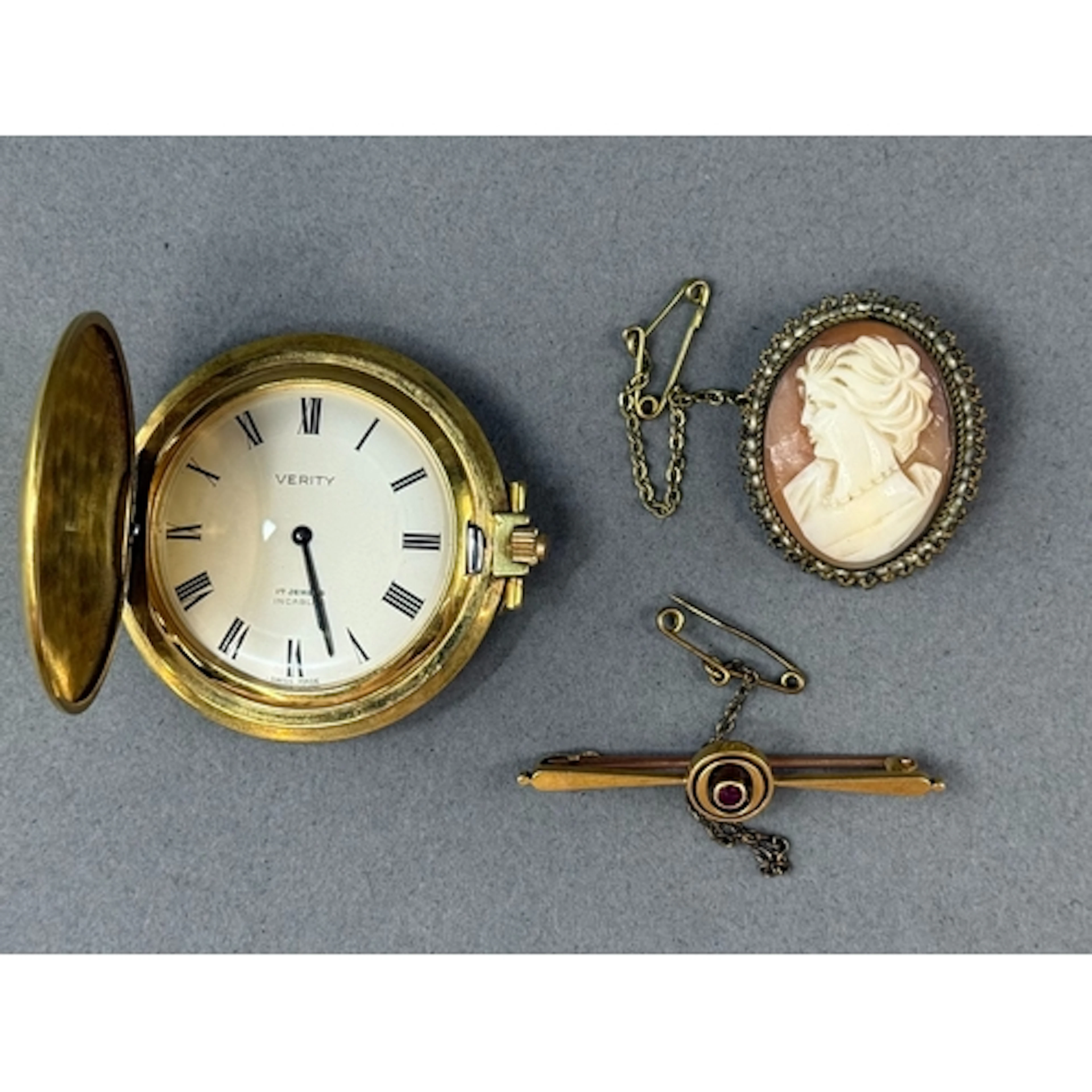 Jewellery: a 15ct yellow gold propeller style bar brooch, a ...