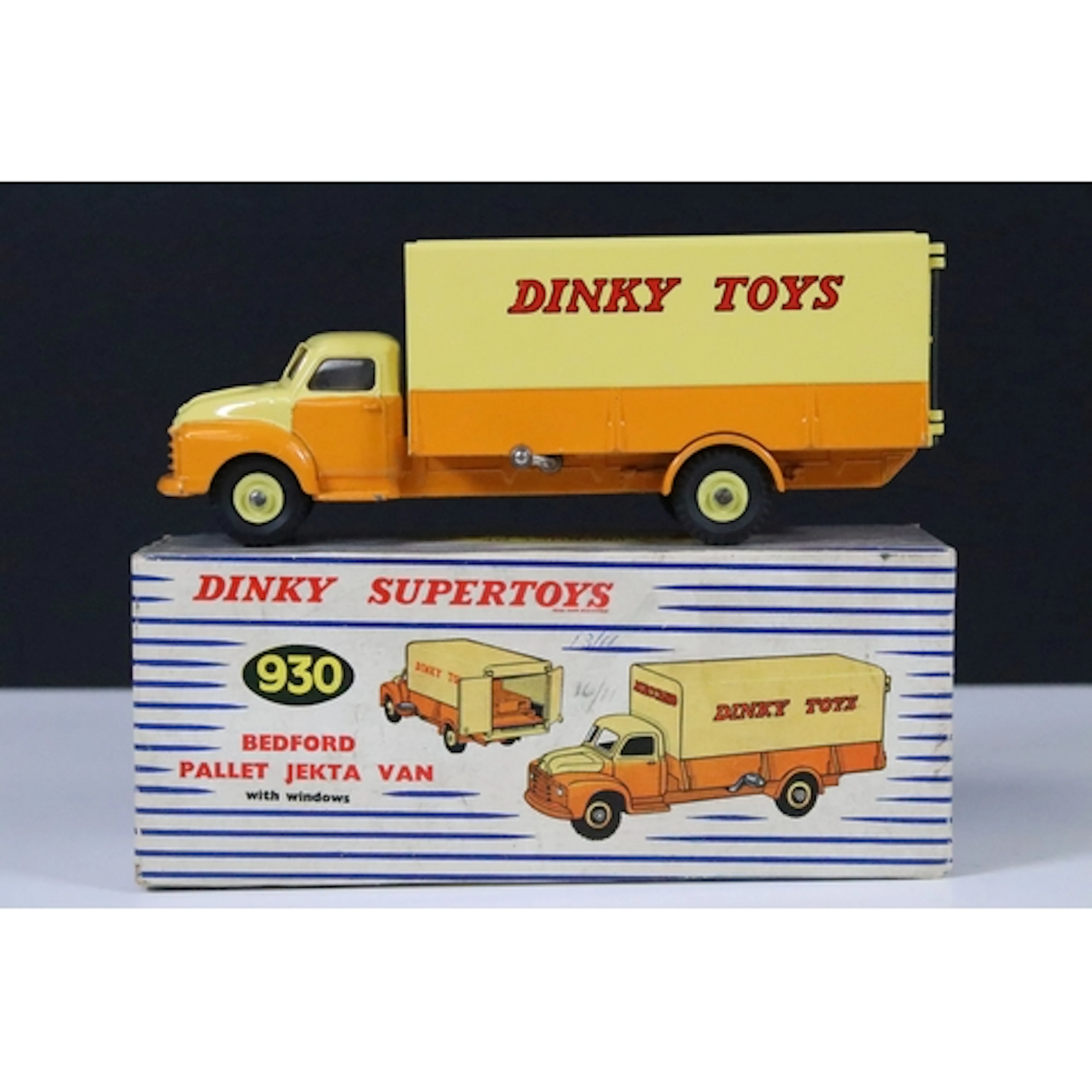 Boxed Dinky Supertoys 930 Bedford Pallet Jetka Van diecast m...