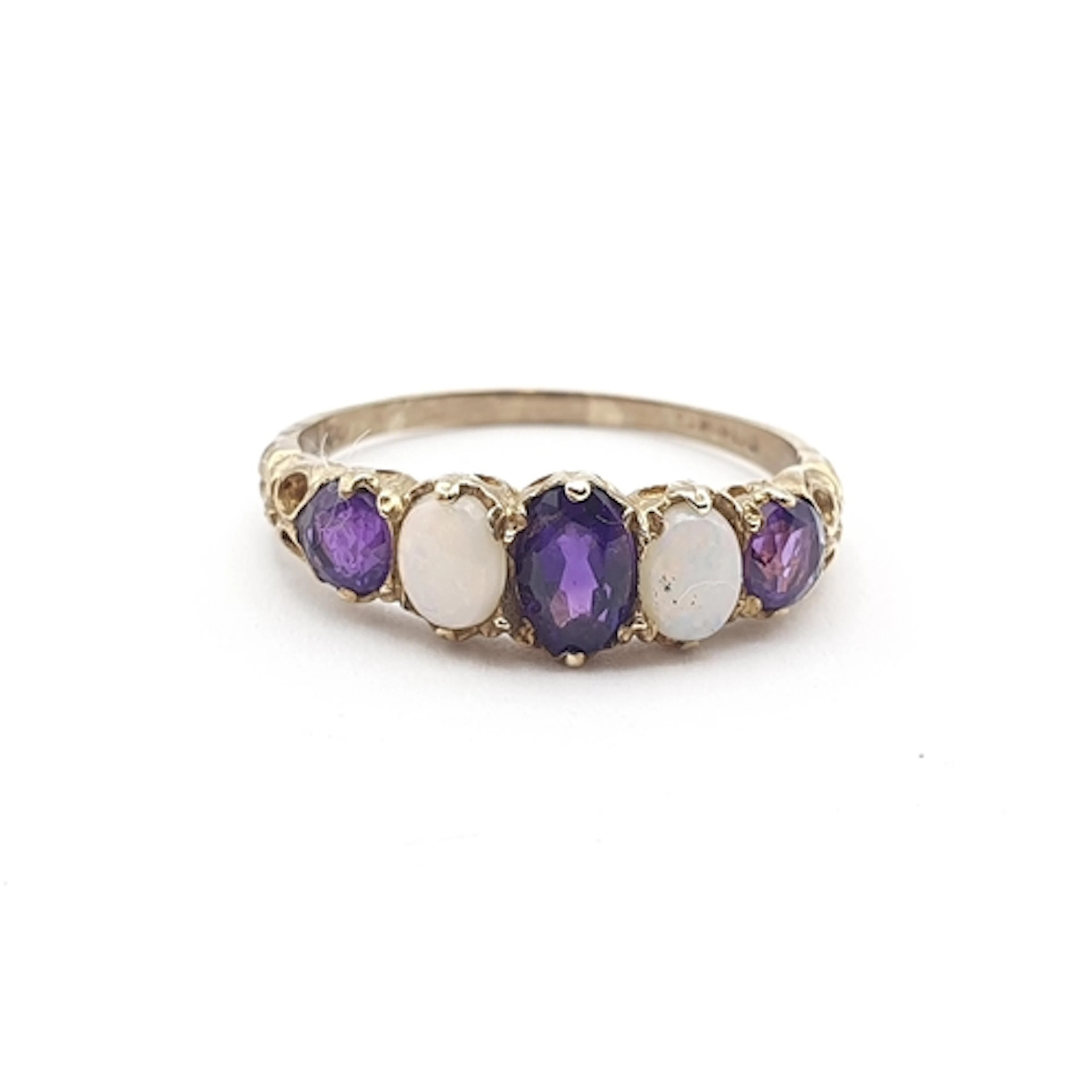 An Amethyst and Opal five stone Ring claw-set graduated alte...